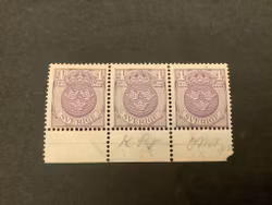 Lilla riksvapnet facit nr 74 cxz postfriskt 3-strip