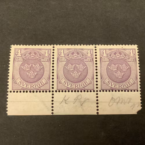 Lilla riksvapnet facit nr 74 cxz postfriskt 3-strip