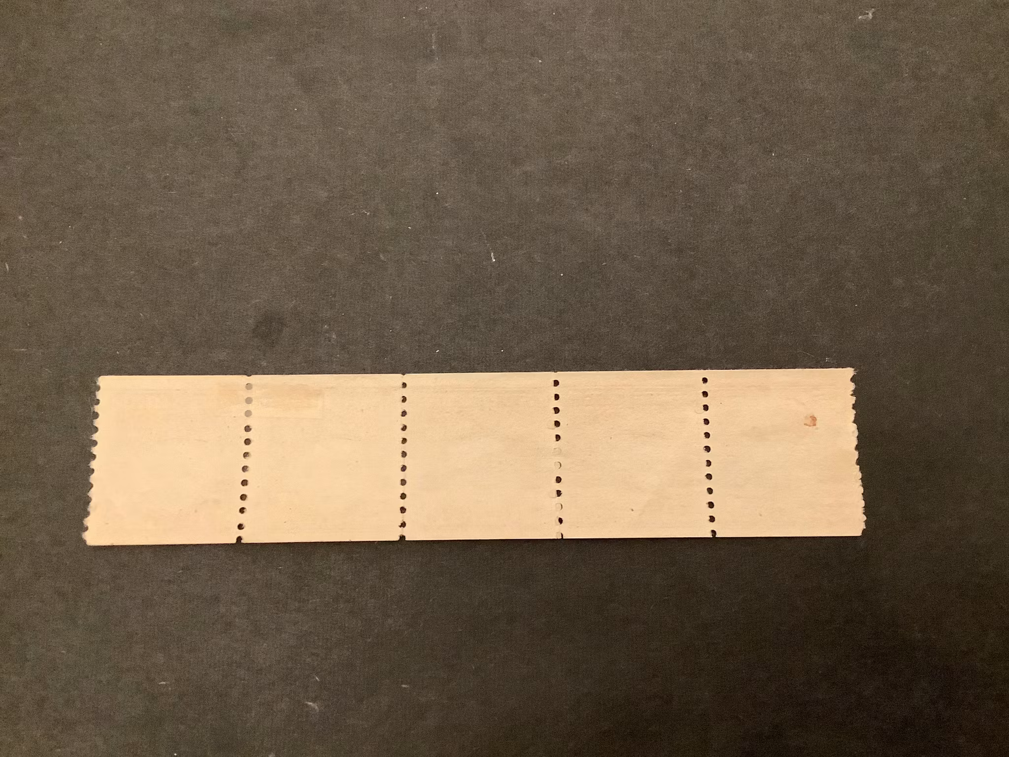 Lilla riksvapnet facit nr 139 postfriskt 5-strip med plåtskarvstecken och plåtsår