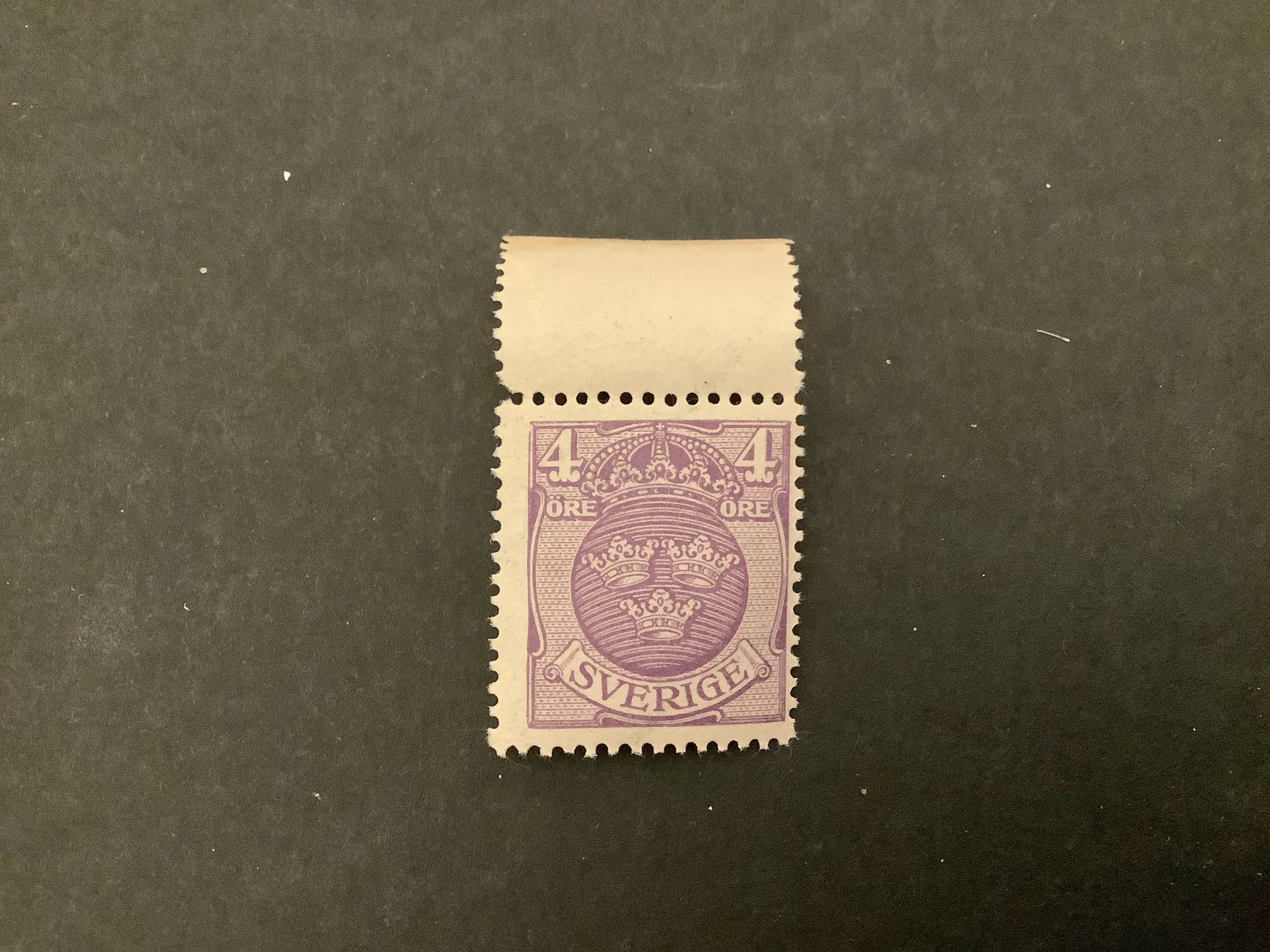 Lilla riksvapnet facit nr 74  postfriskt med bruten ram