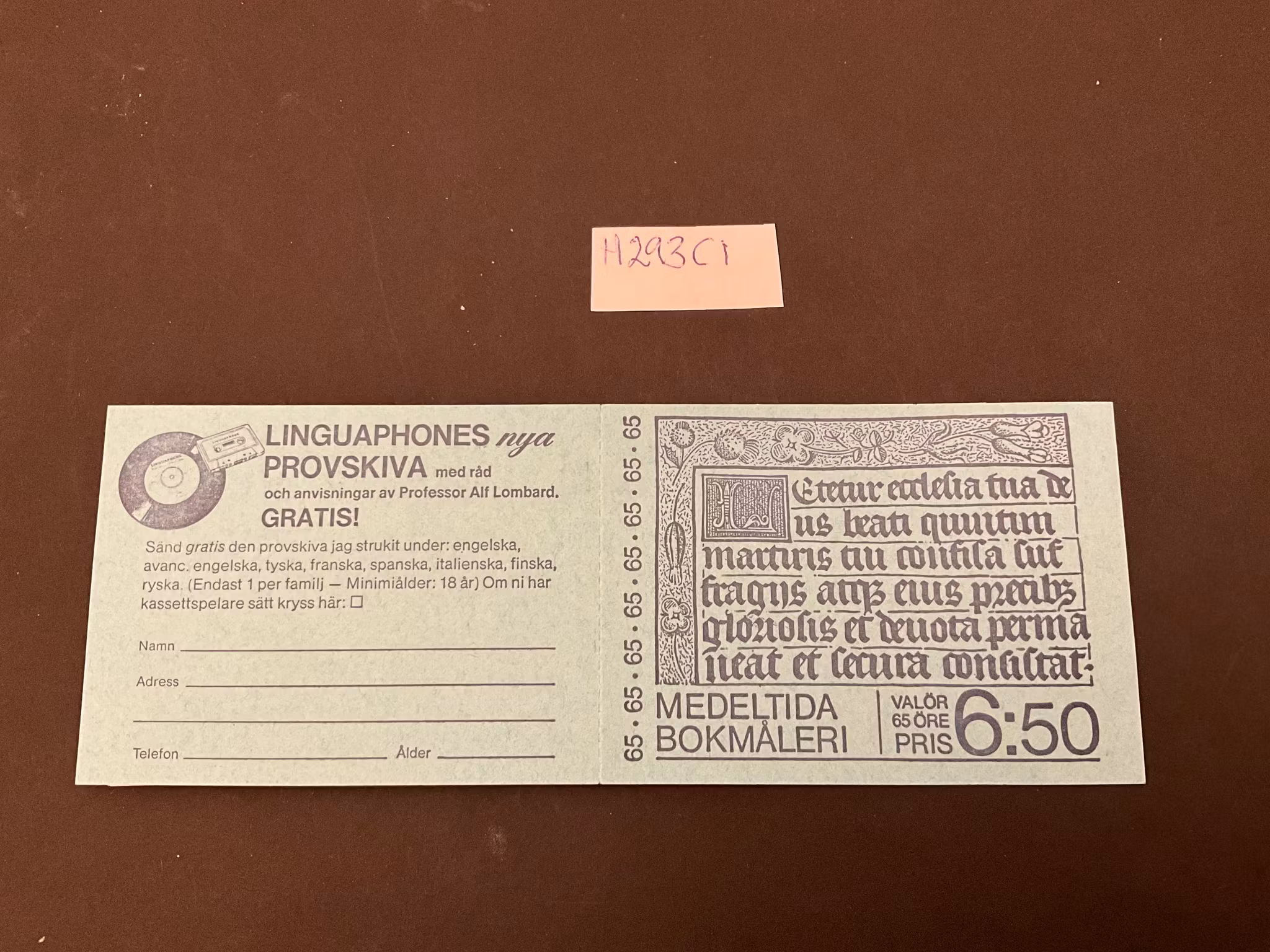 Medeltida bokmåleri med mitt hål postfriskt häfte.