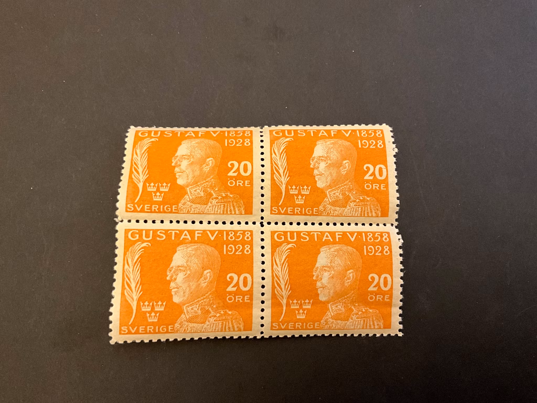 Gustaf V 70 år , facit nr 229 postfriskt 4-block