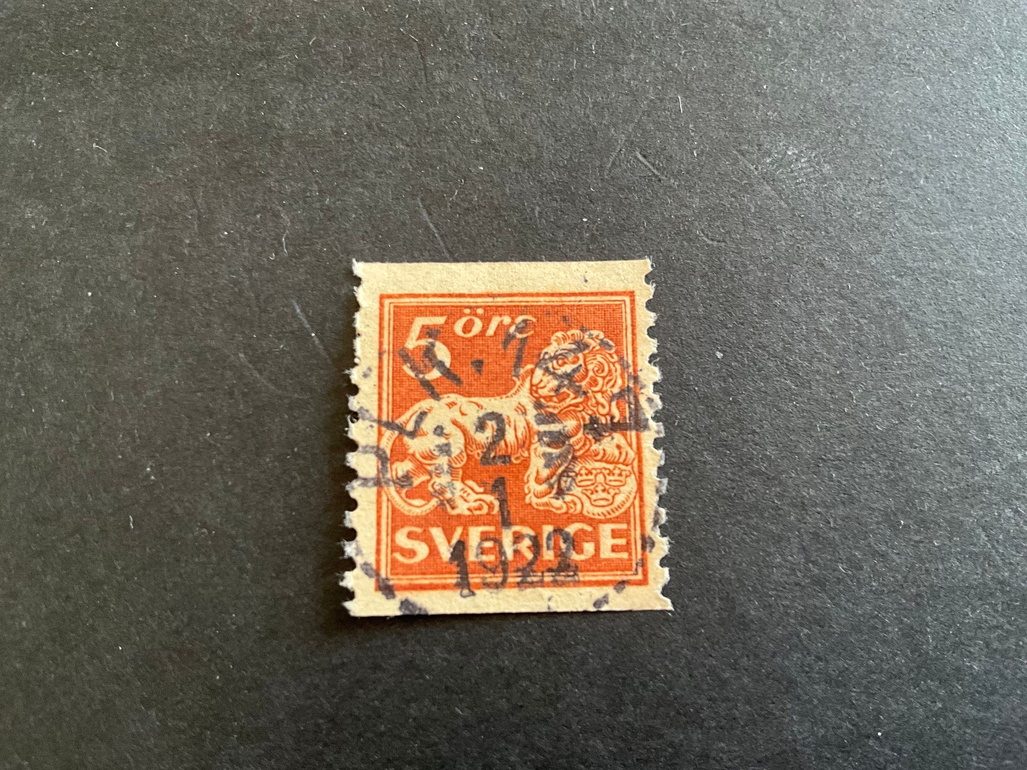 Stående lejon facit nr 142 A praktstämplat PLK 147