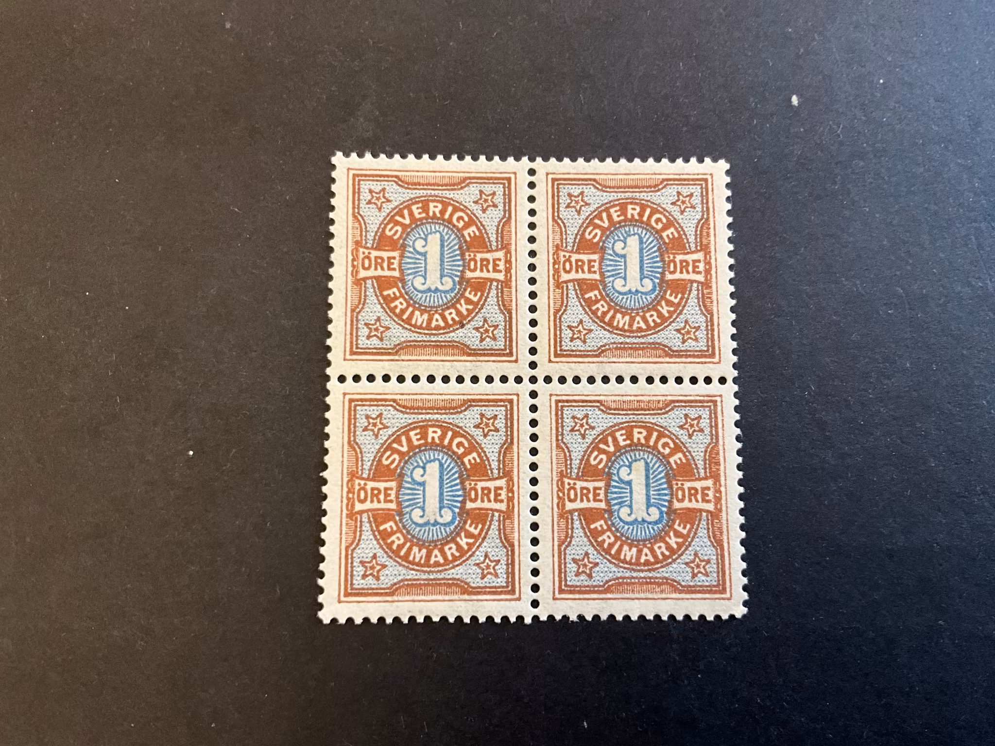 Tvåfärgad siffertyp facit nr 61 postfriskt 4-block