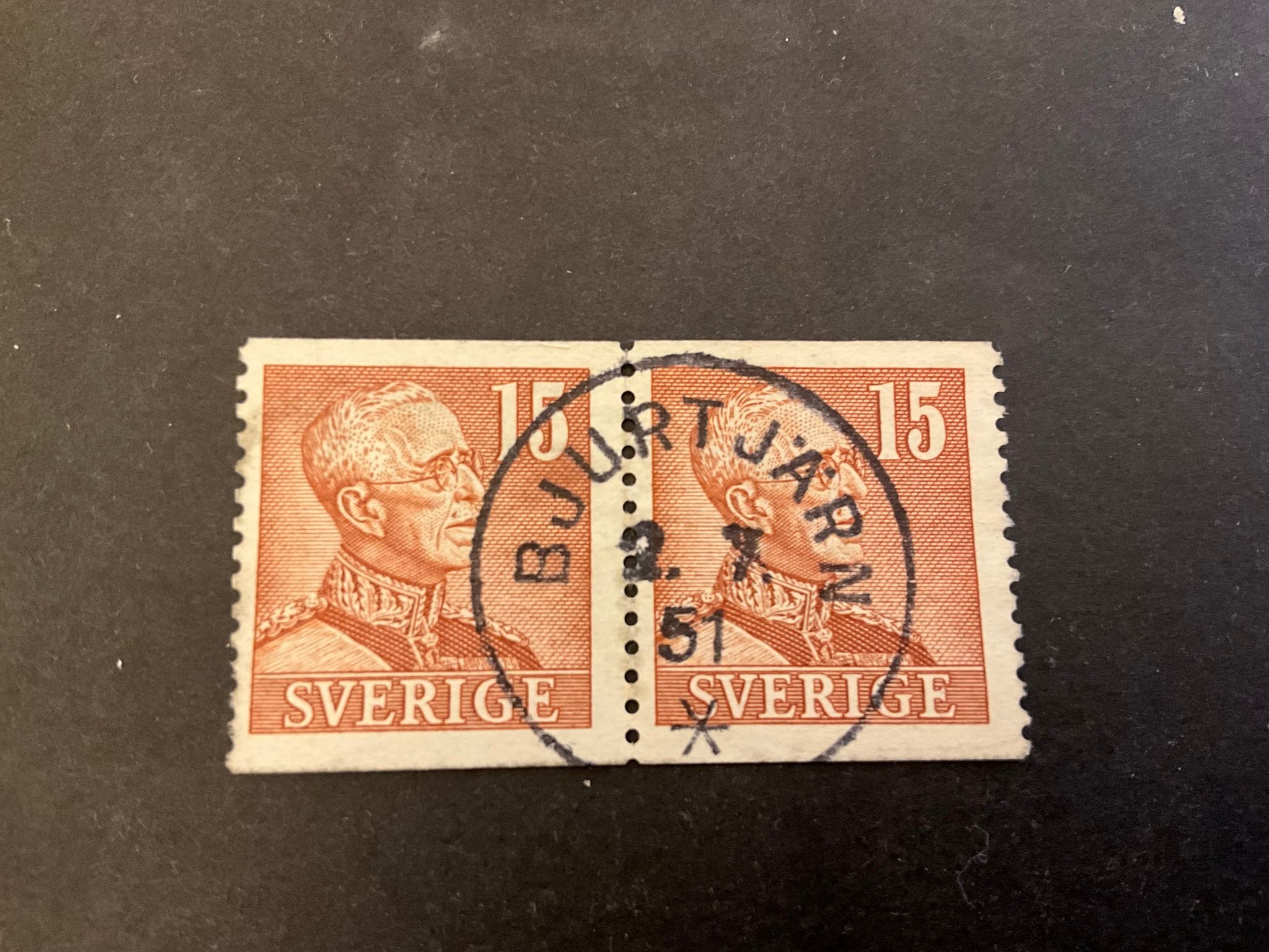 Gustaf V profil höger facit 275 i 2+2-sidigt par lyxstämplat BJURTJÄRN