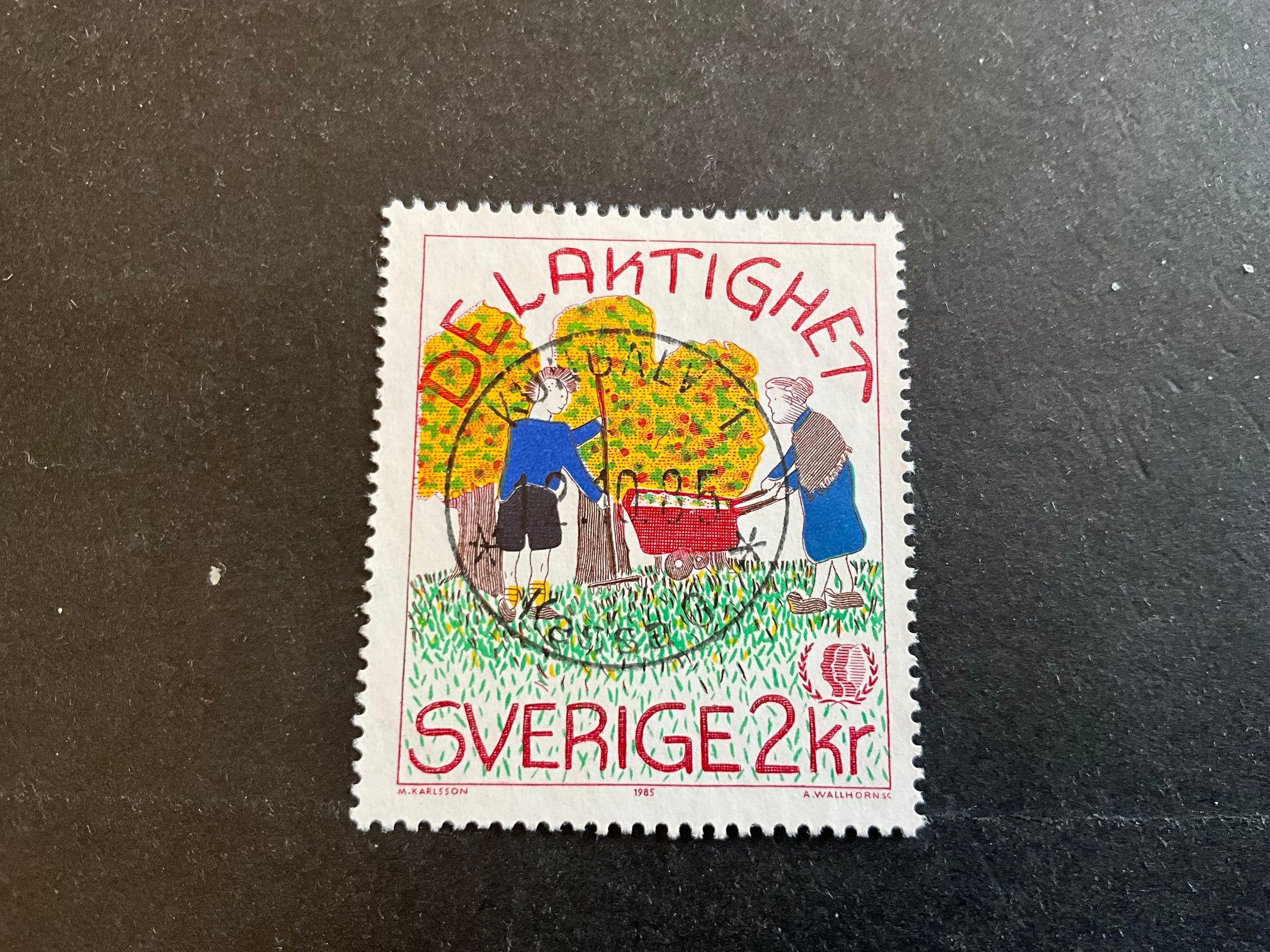 Världsungdomsåret 1985 facit nr 1366 lyxstämplat KUNGÄLV 1
