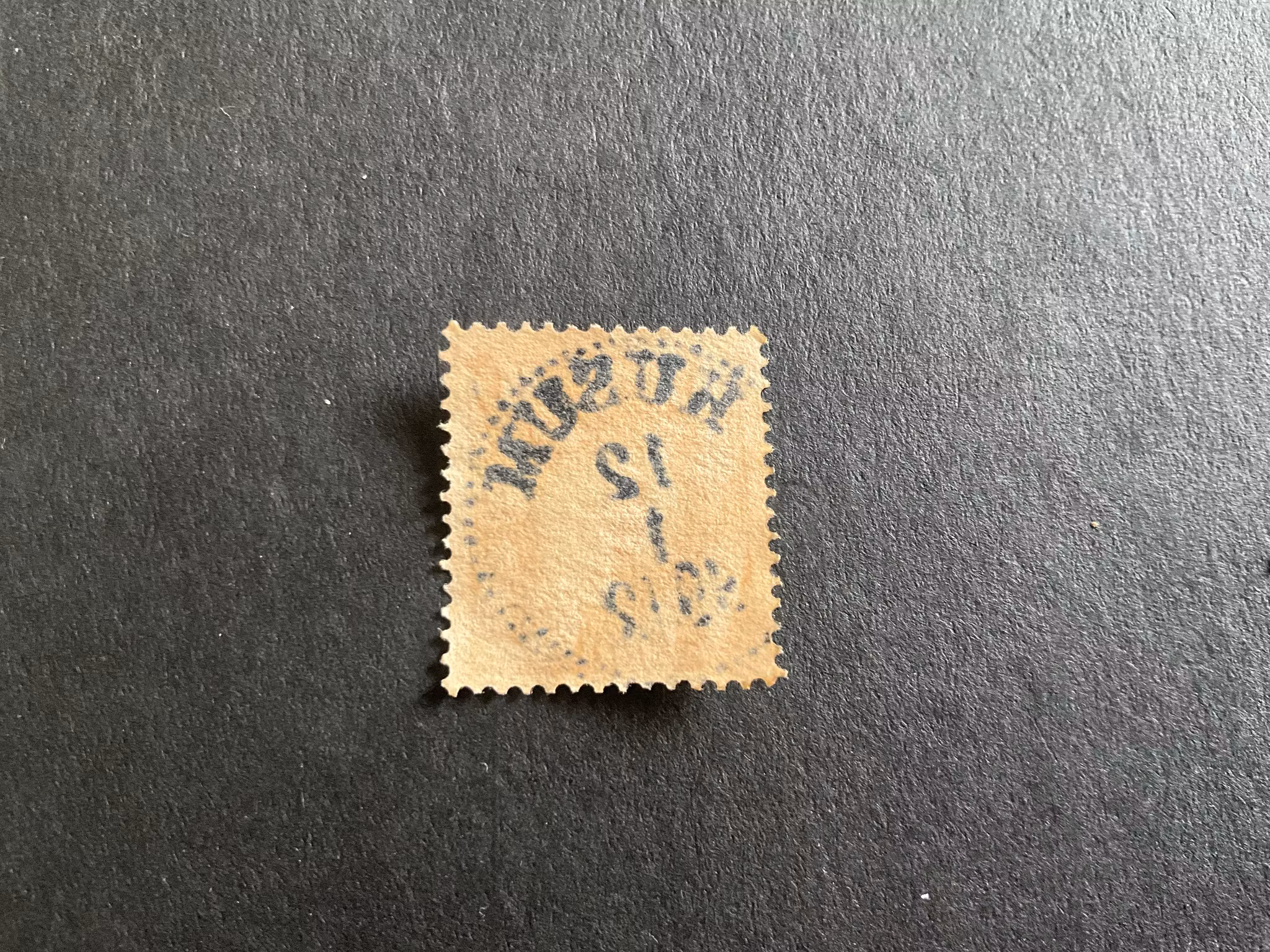 Gustaf V i medaljong facit 82 praktstämplat HUSUM
