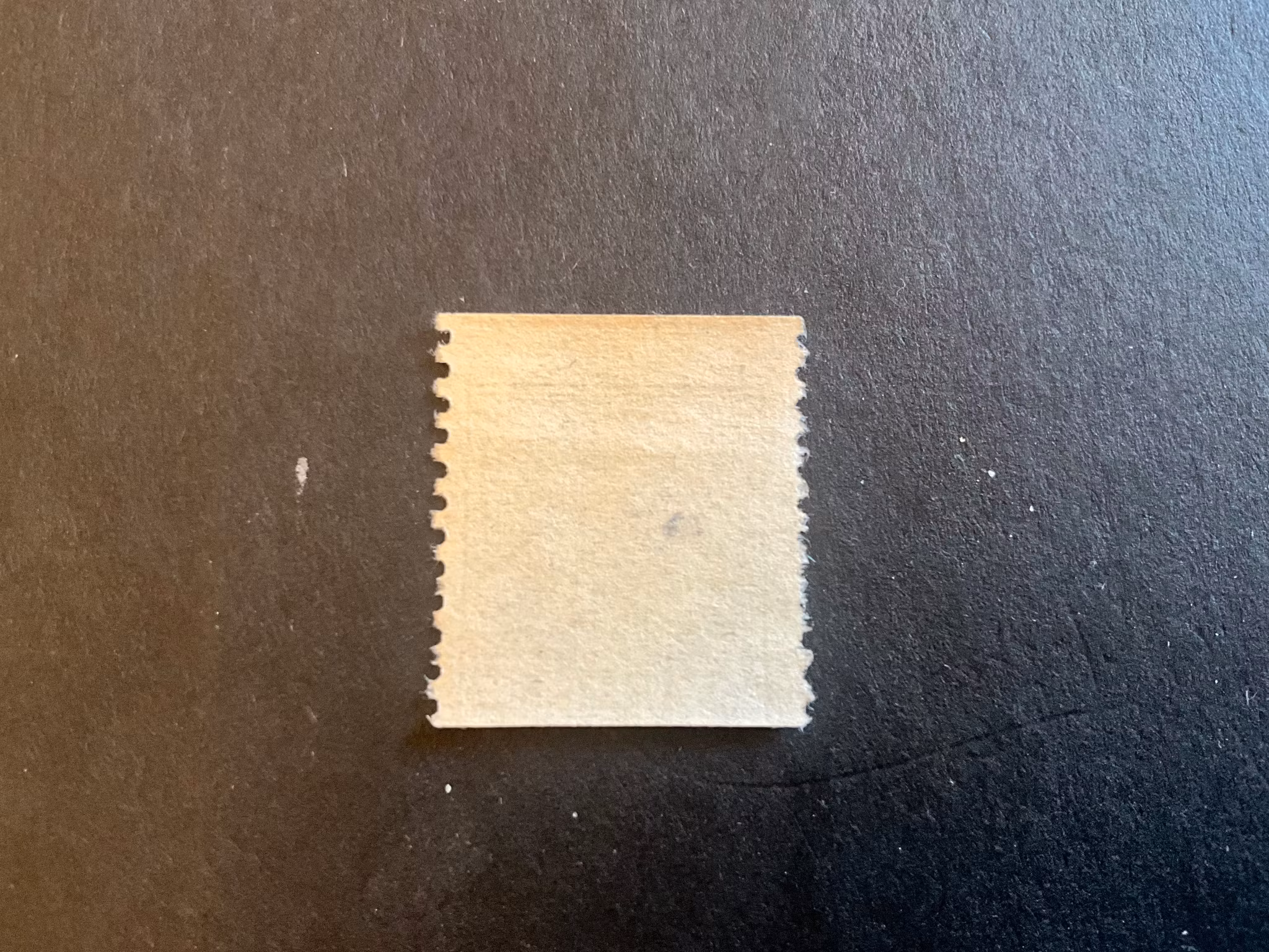 Stående lejon facit nr 148 A med del av 2 frimärksbilder