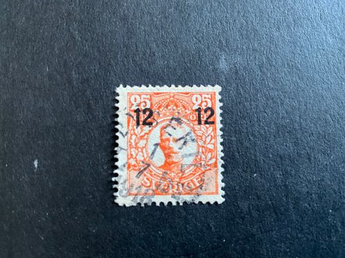 Gustaf V i medaljong påtryck facit nr 100 V3 med förskjutet påtryck