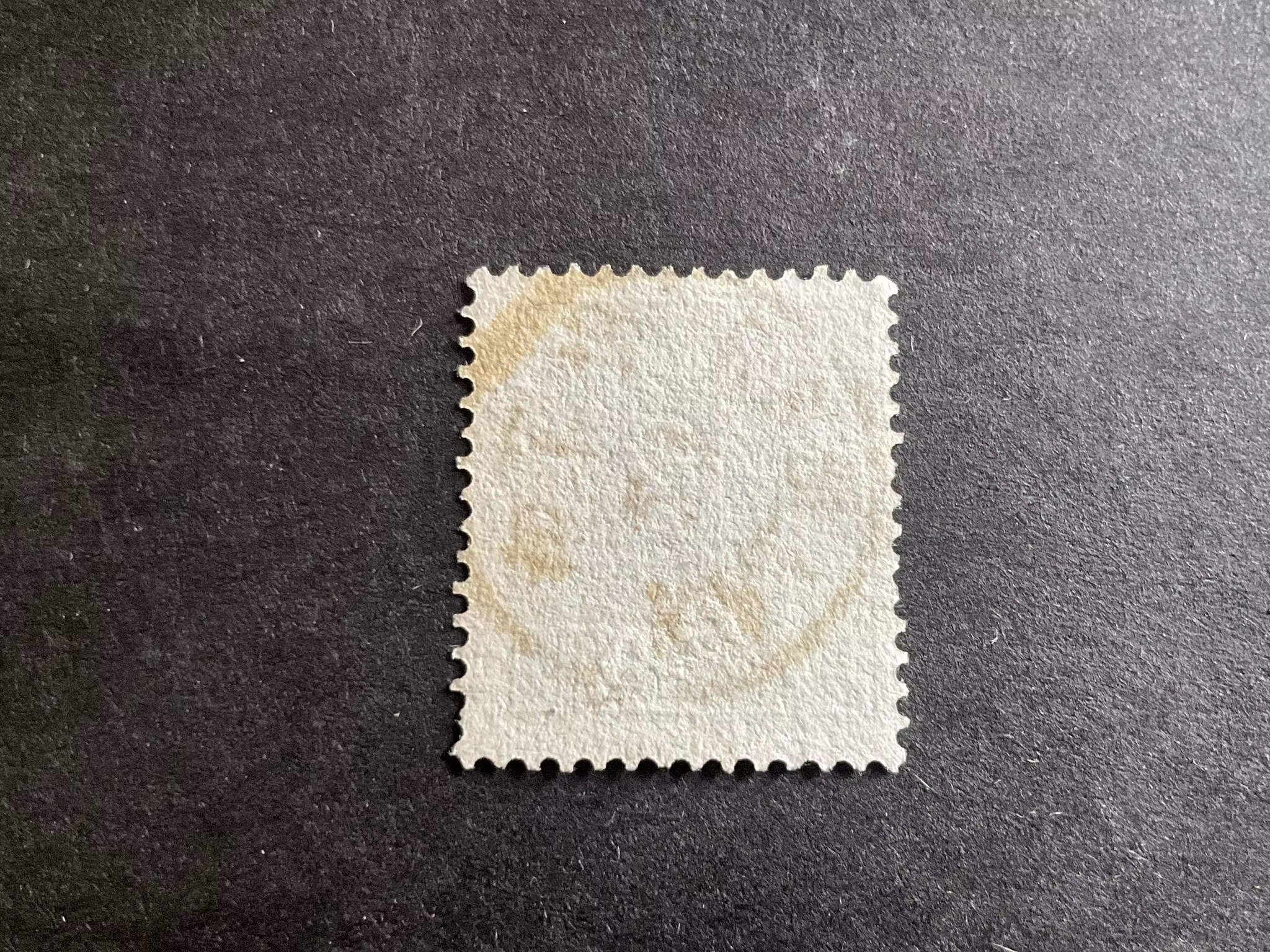 Ringtyp T 13 facit nr 32 med skuggade siffror och färglinje i marginalen