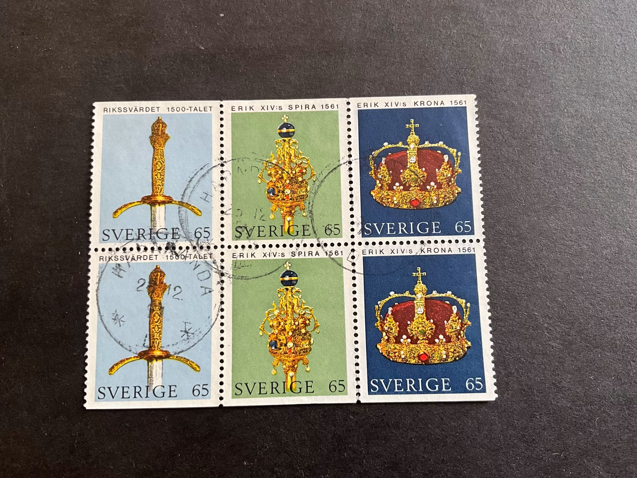 Riksregalierna facit nr 740-742 BB i stämplat 6-block