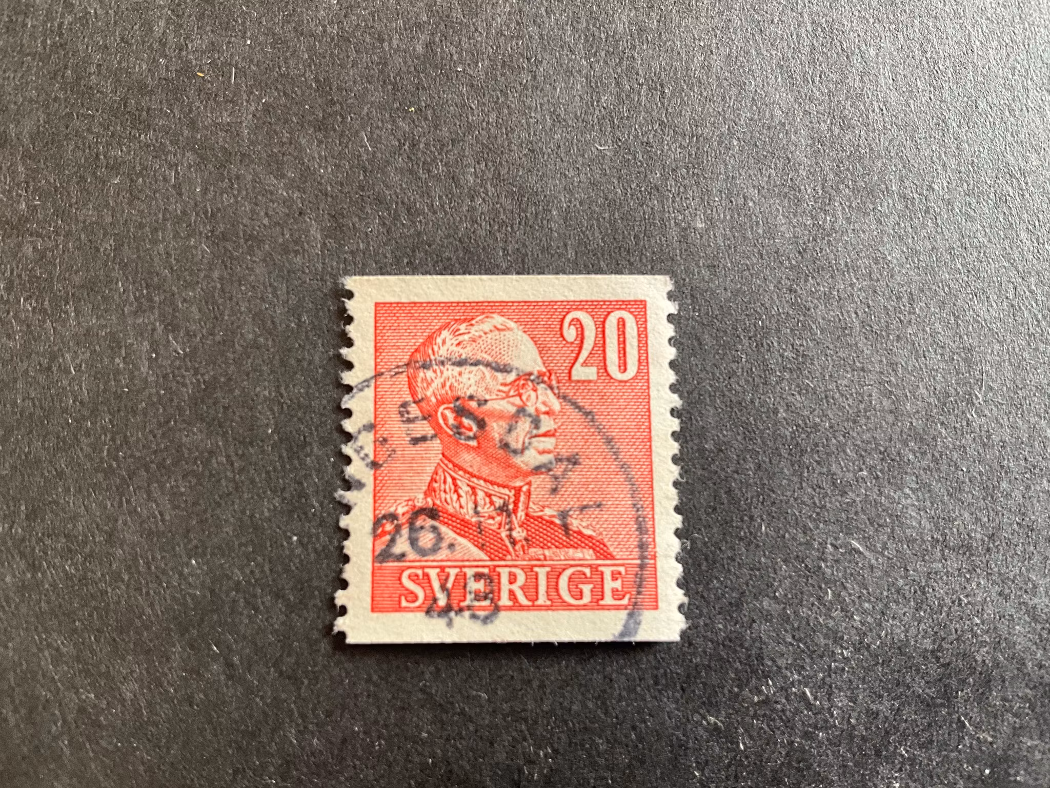 Gustaf V profil höger facit 276 A med prickar i I:et i Sverige