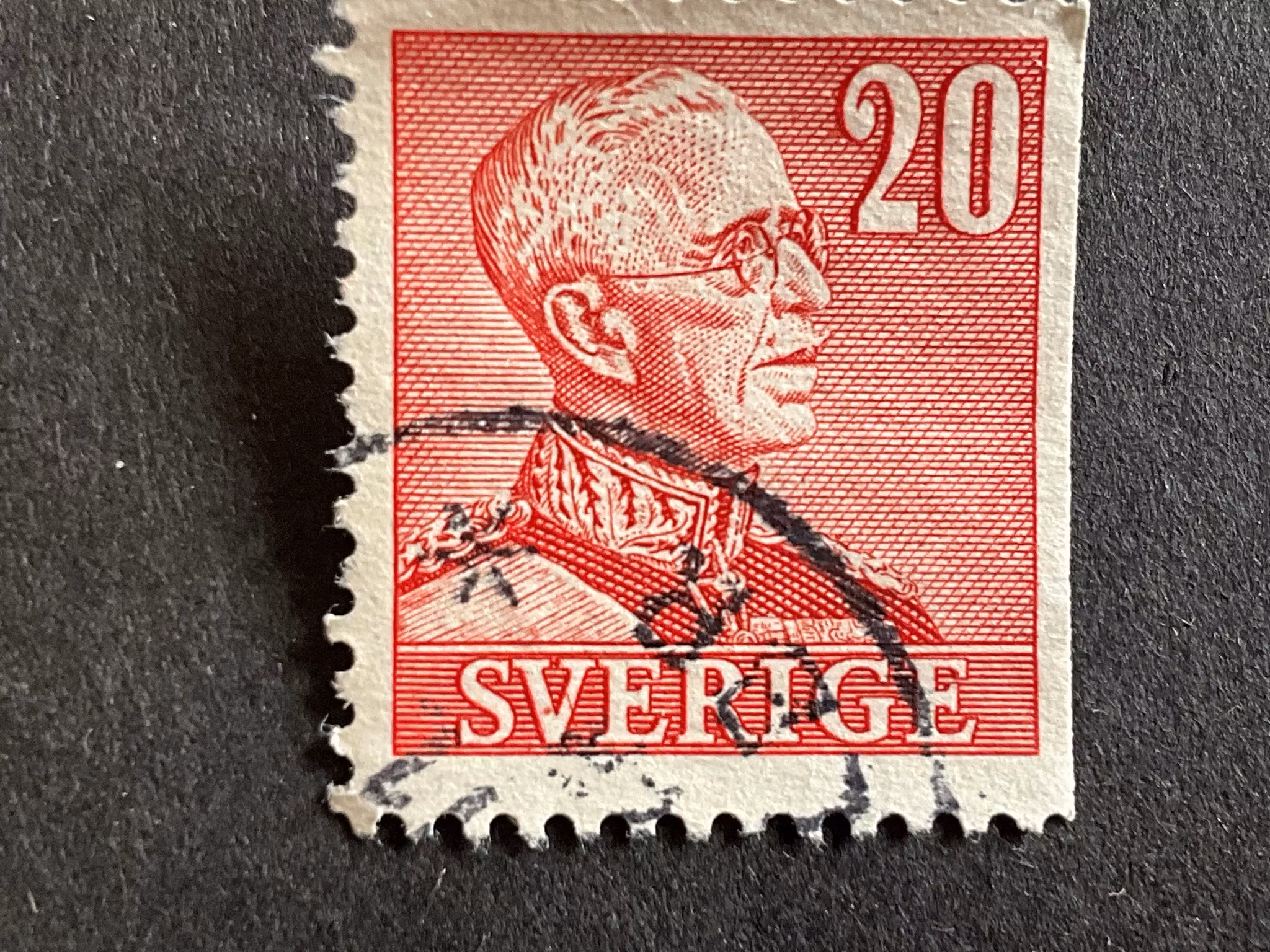 Gustaf V profil höger facit nr 276 B2 med streck i V i SVERIGE