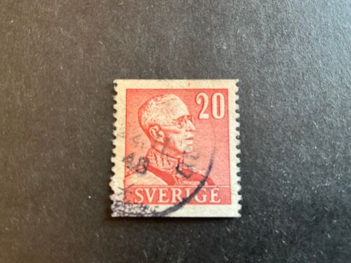 Gustaf V profil höger facit 276 A med färgfläck i marginalen