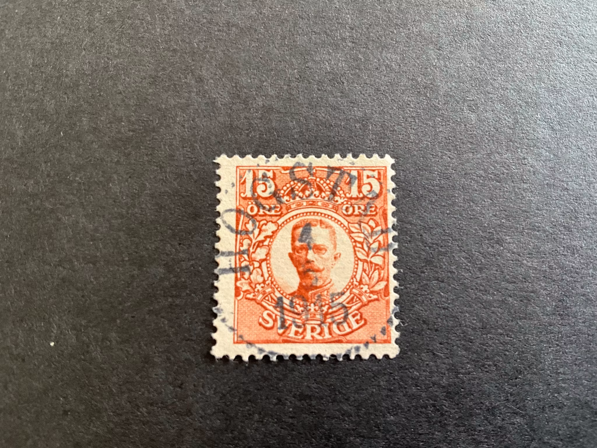 Gustaf V i medaljong facit 84 lyxstämplat HOGSTAD