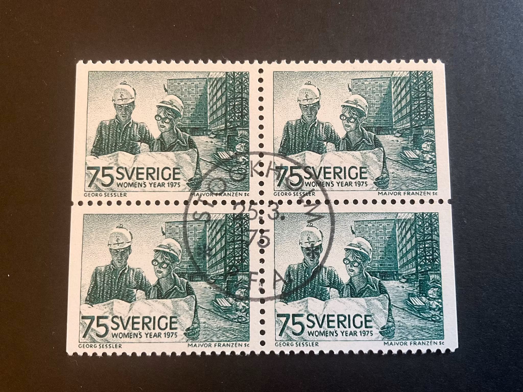 Internationella kvinnoåret facit 909 BB i lyxstämplat block STOCKHOLM PFA