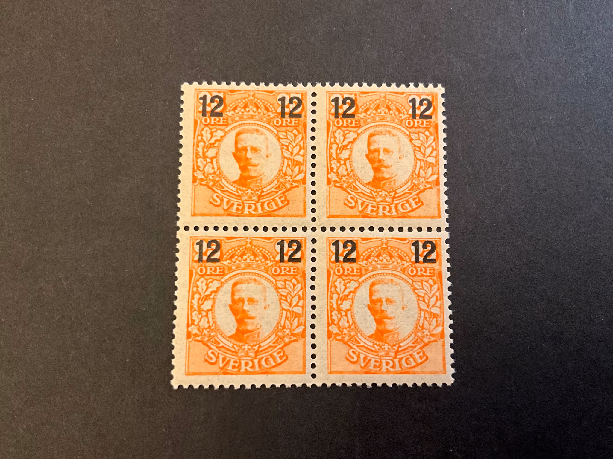 Provisorier Gustaf V facit 100 postfriskt 4-block
