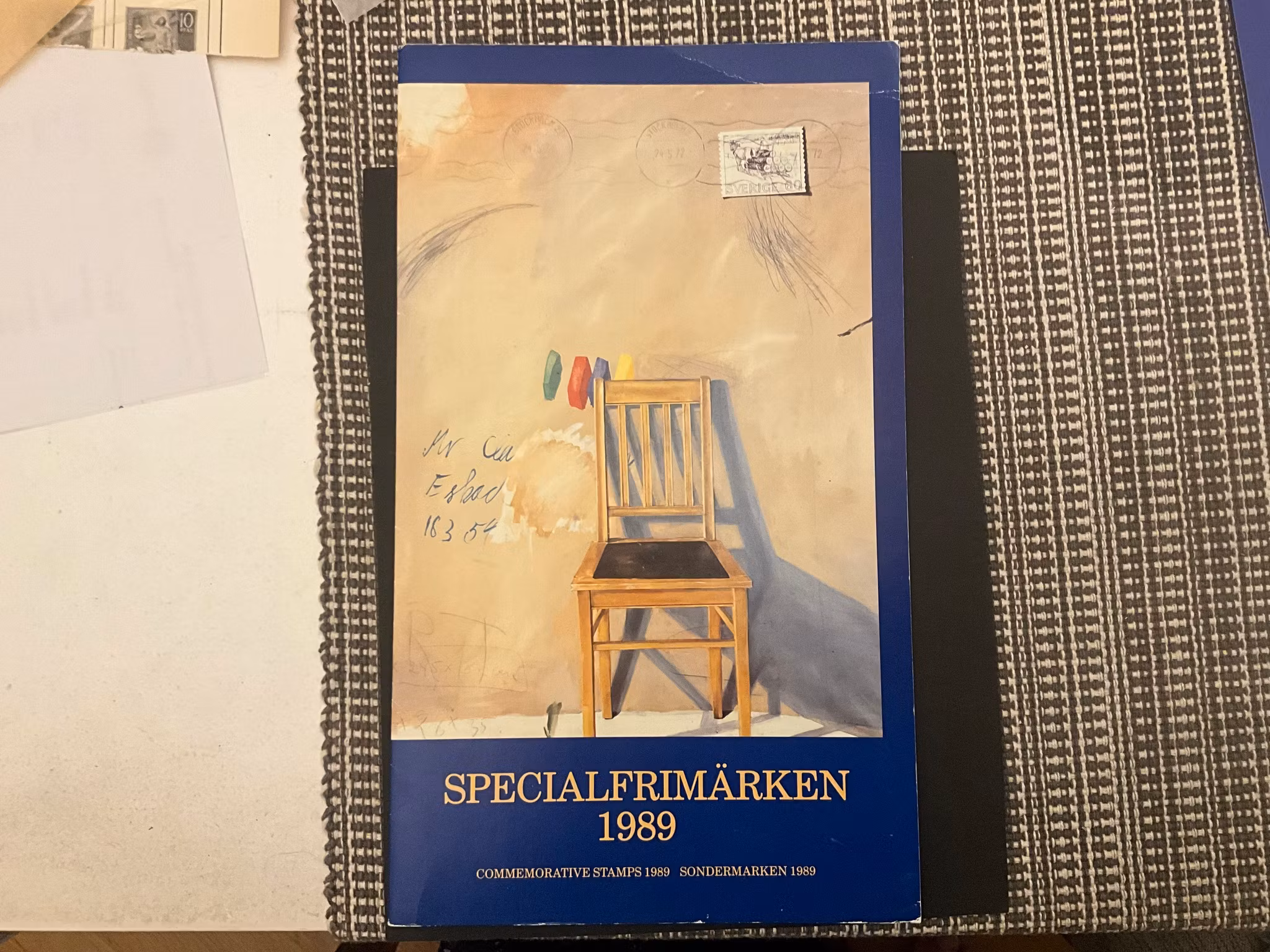 En fin folder med postfriska specialfrimärken från 1989