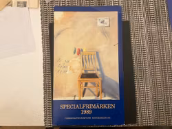 En fin folder med postfriska specialfrimärken från 1989