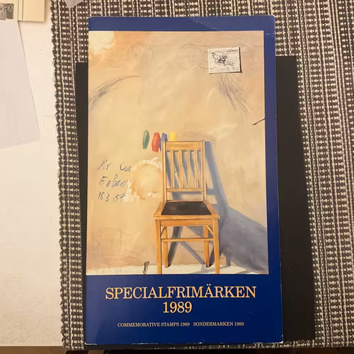En fin folder med postfriska specialfrimärken från 1989
