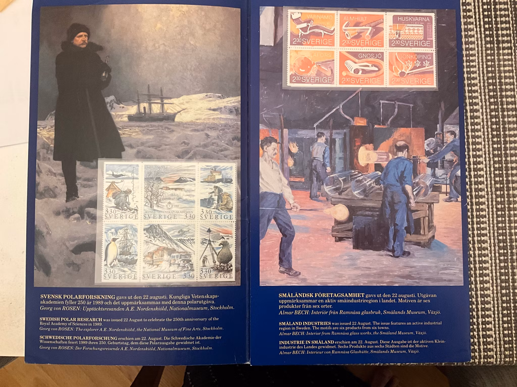 En fin folder med postfriska specialfrimärken från 1989