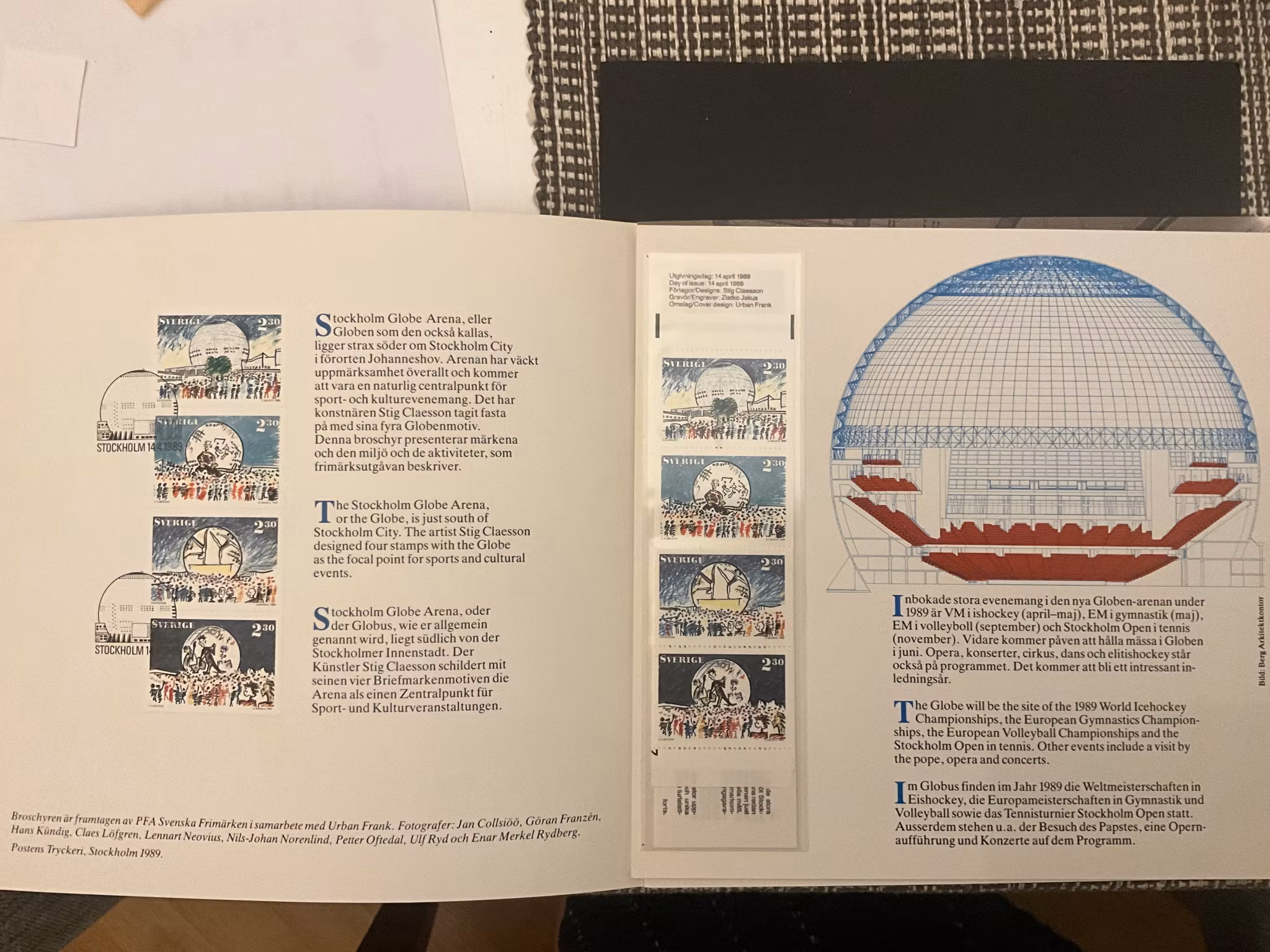 Folder Globen på frimärken med ett postfriskt häfte och stämplat block