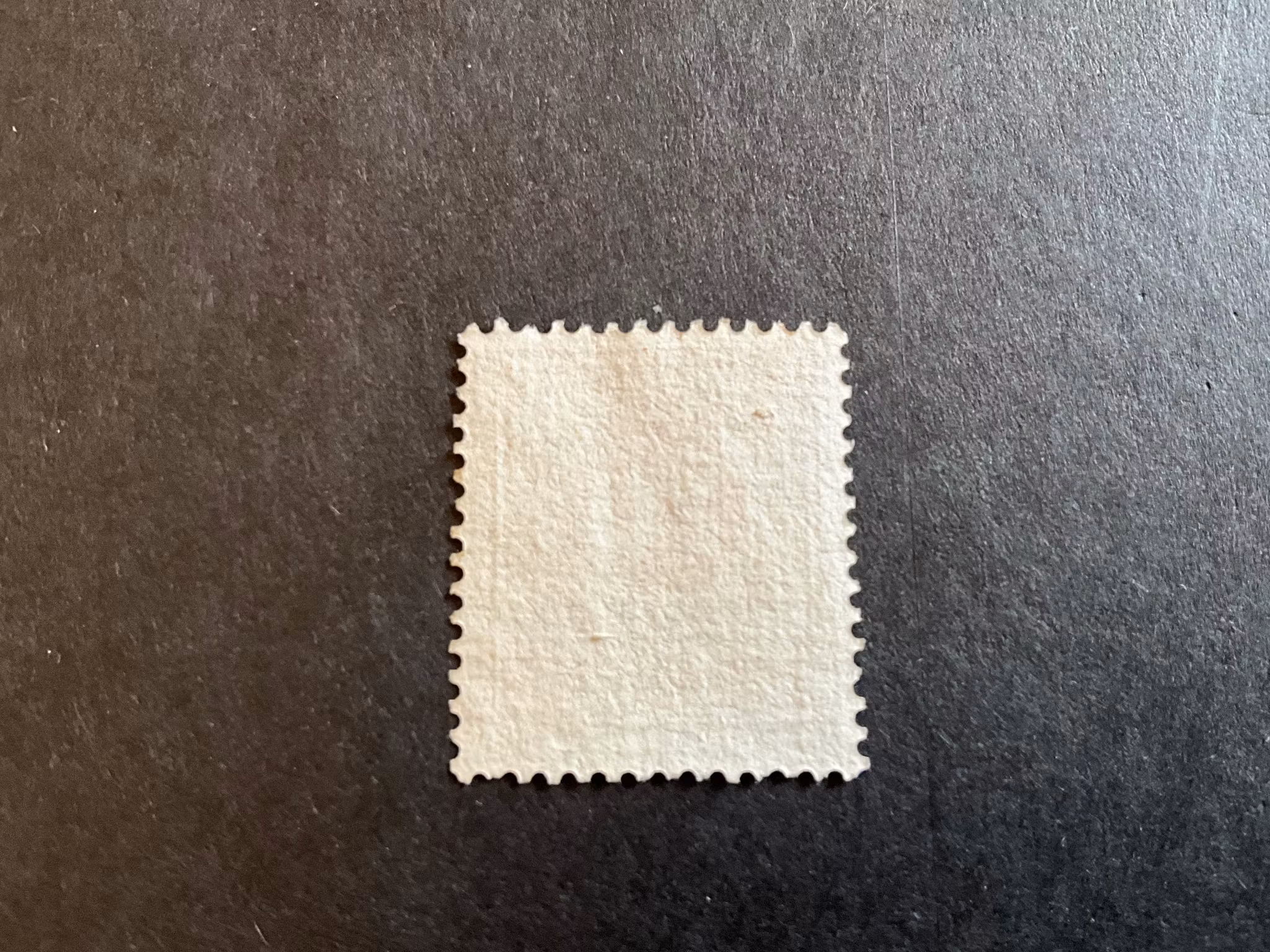 Ringtyp T 13 facit 33 med brott i nedre ram+kartongpapper