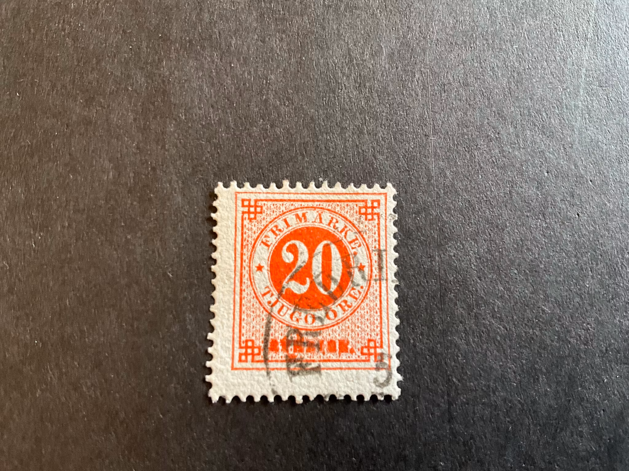 Ringtyp T 13 facit 33 med suddigt tryck av  Sverige
