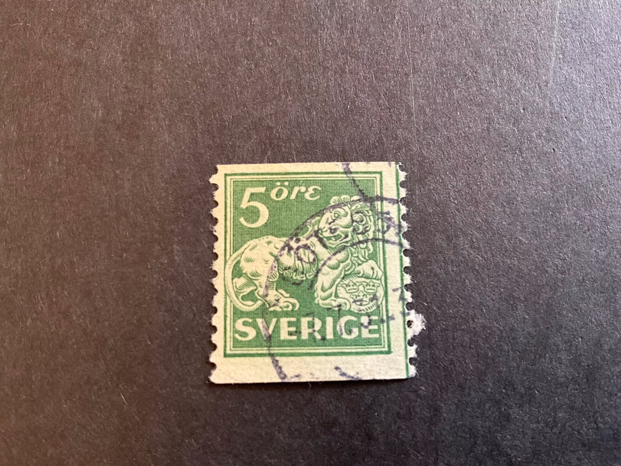 Stående lejon facit 143 A med lödskarvslinje