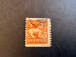 Stående lejon facit 142 A stämplat  med lödskarvslinje