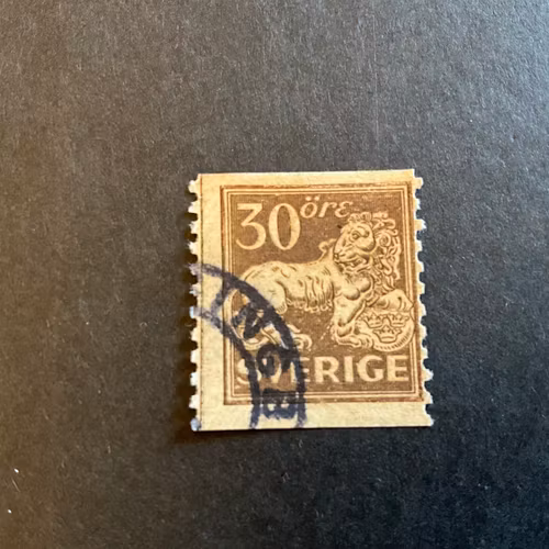 Stående lejon facit 148 A med lödskarvslinje+plåtsår