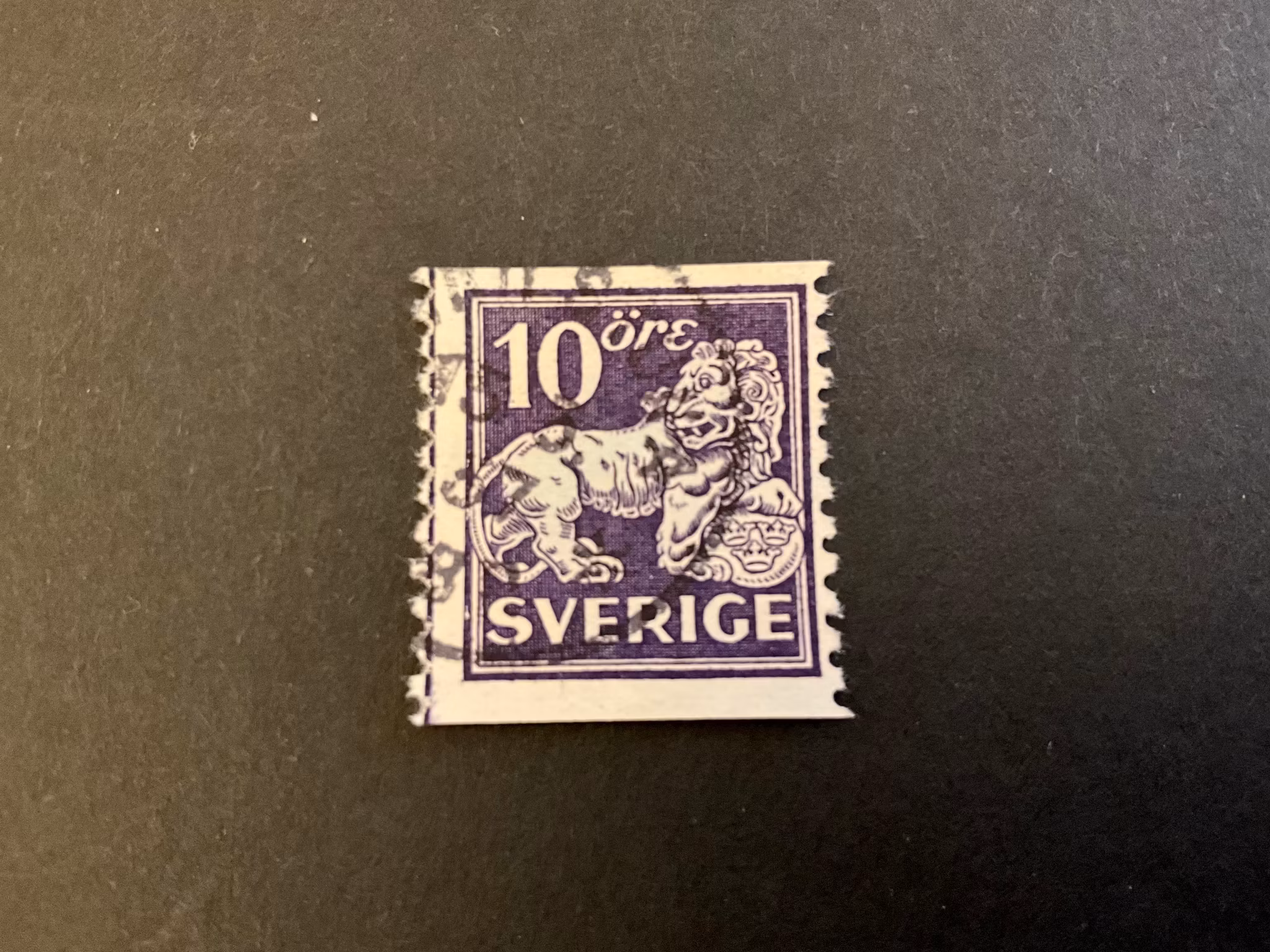 Stående lejon facit 146 A stämplat med lödskarvslinje