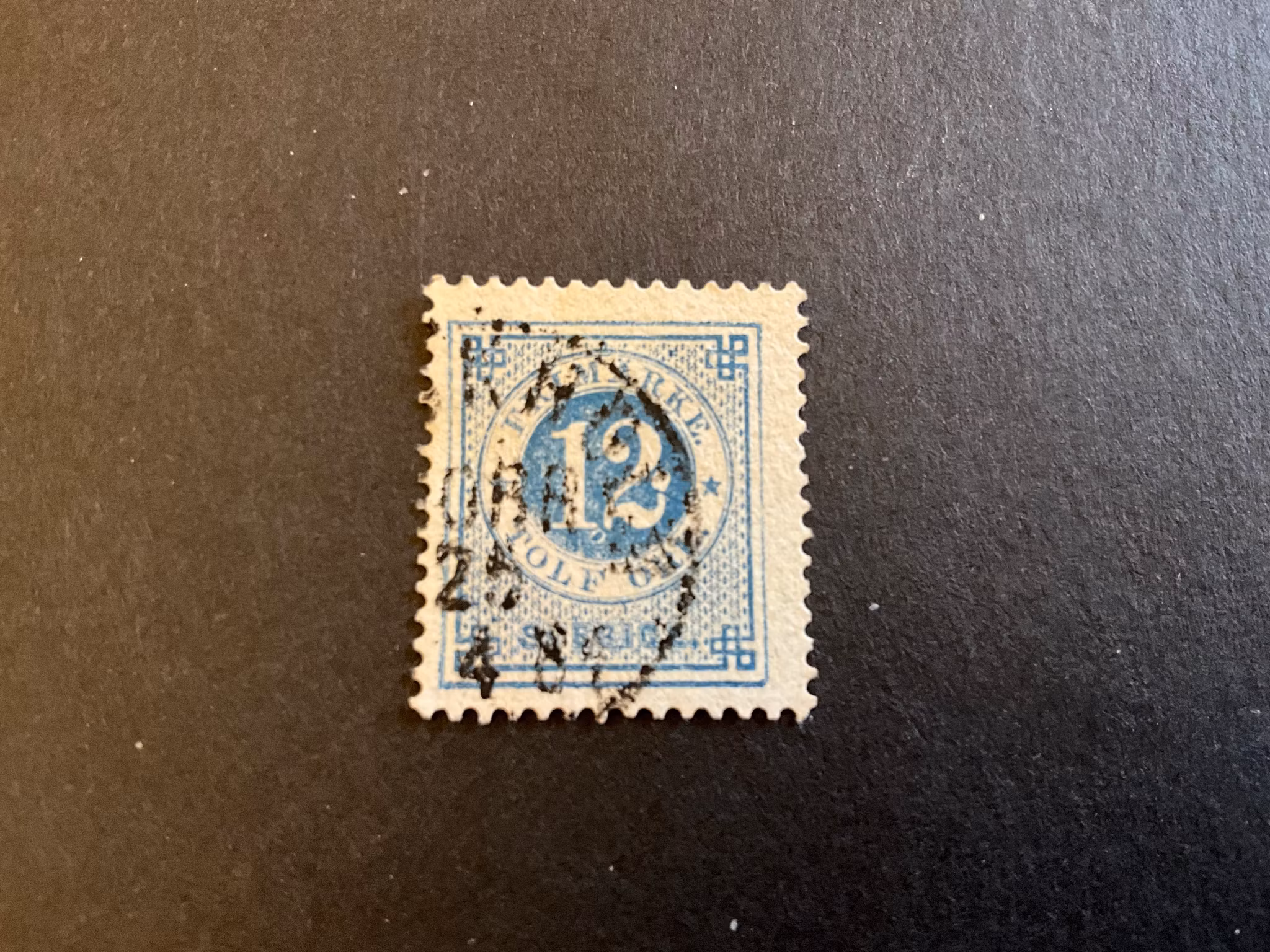 Ringtyp T 13 facit 32 stämplat med plåtsår