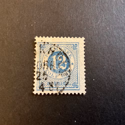 Ringtyp T 13 facit 32 stämplat med plåtsår