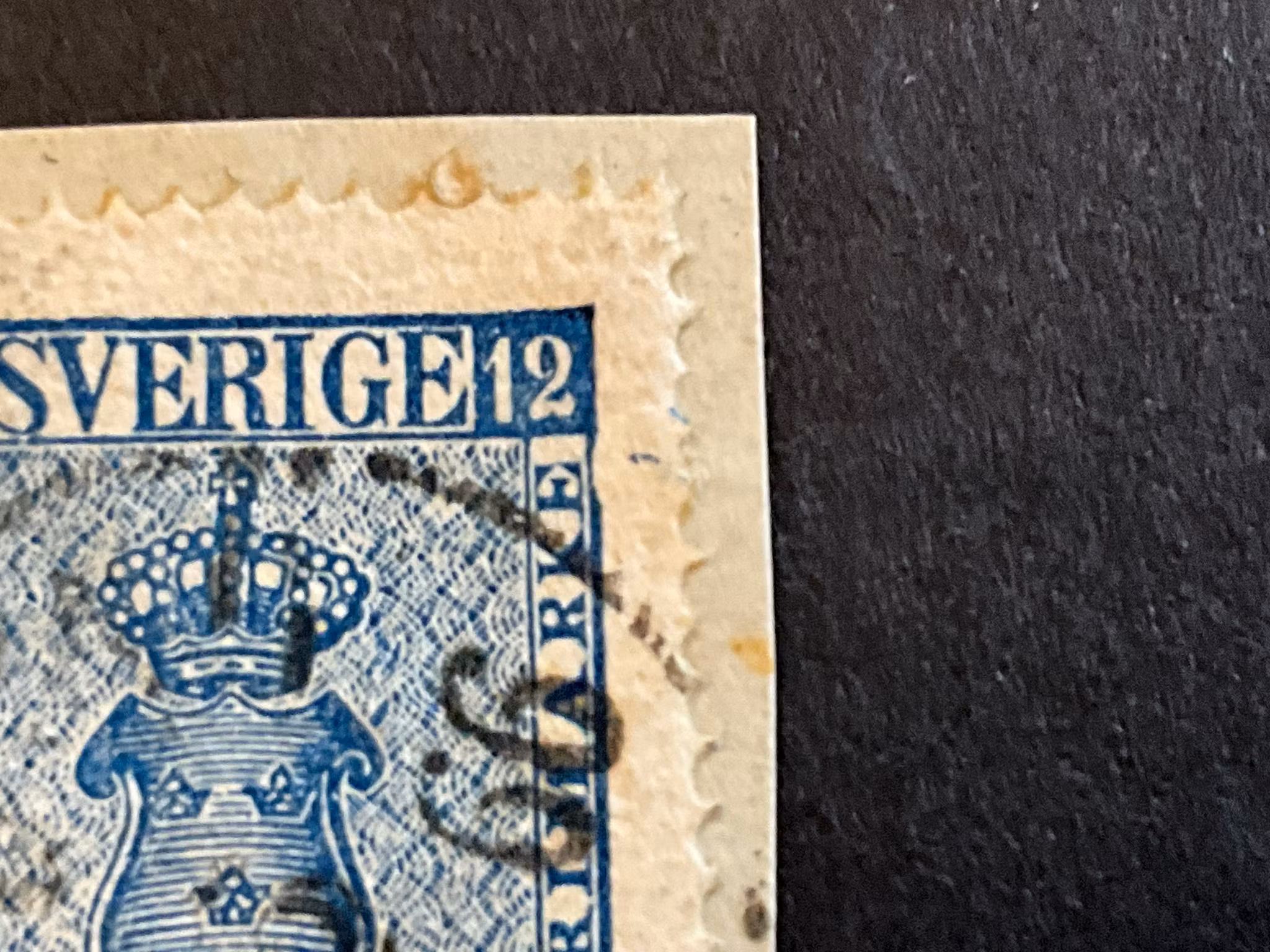 Vapentyp facit 9 med färgstreck i marginalen+inbuktning av ram höger sida