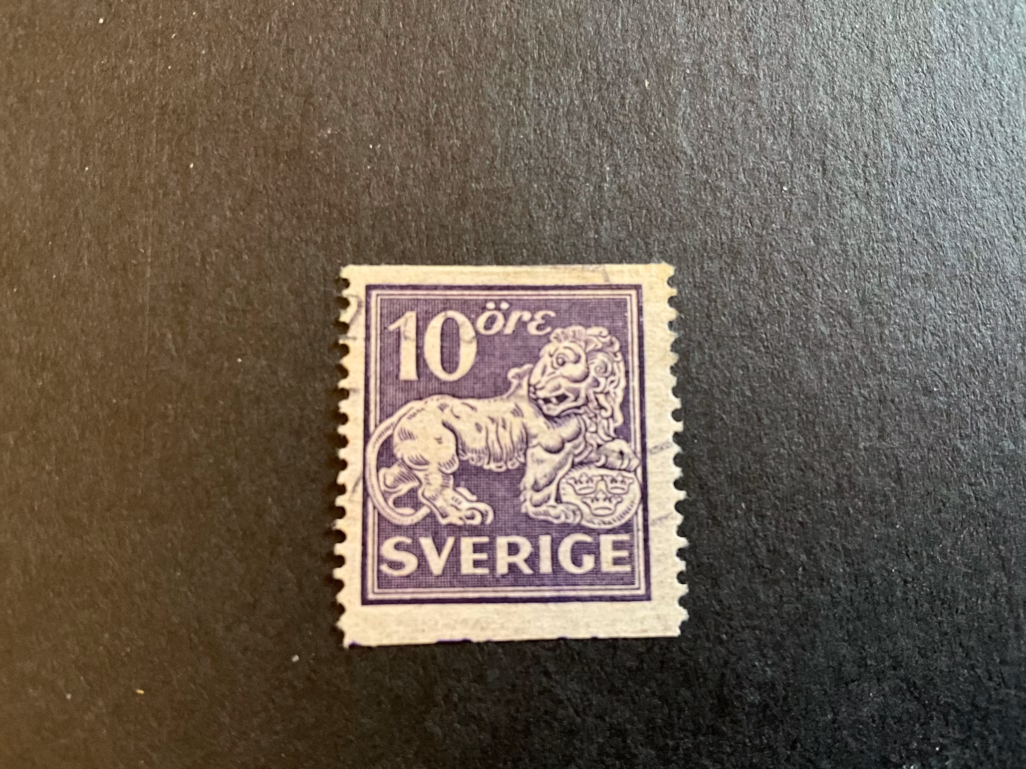 Stående lejon facit 145 E Tandning 13 stämplat märke