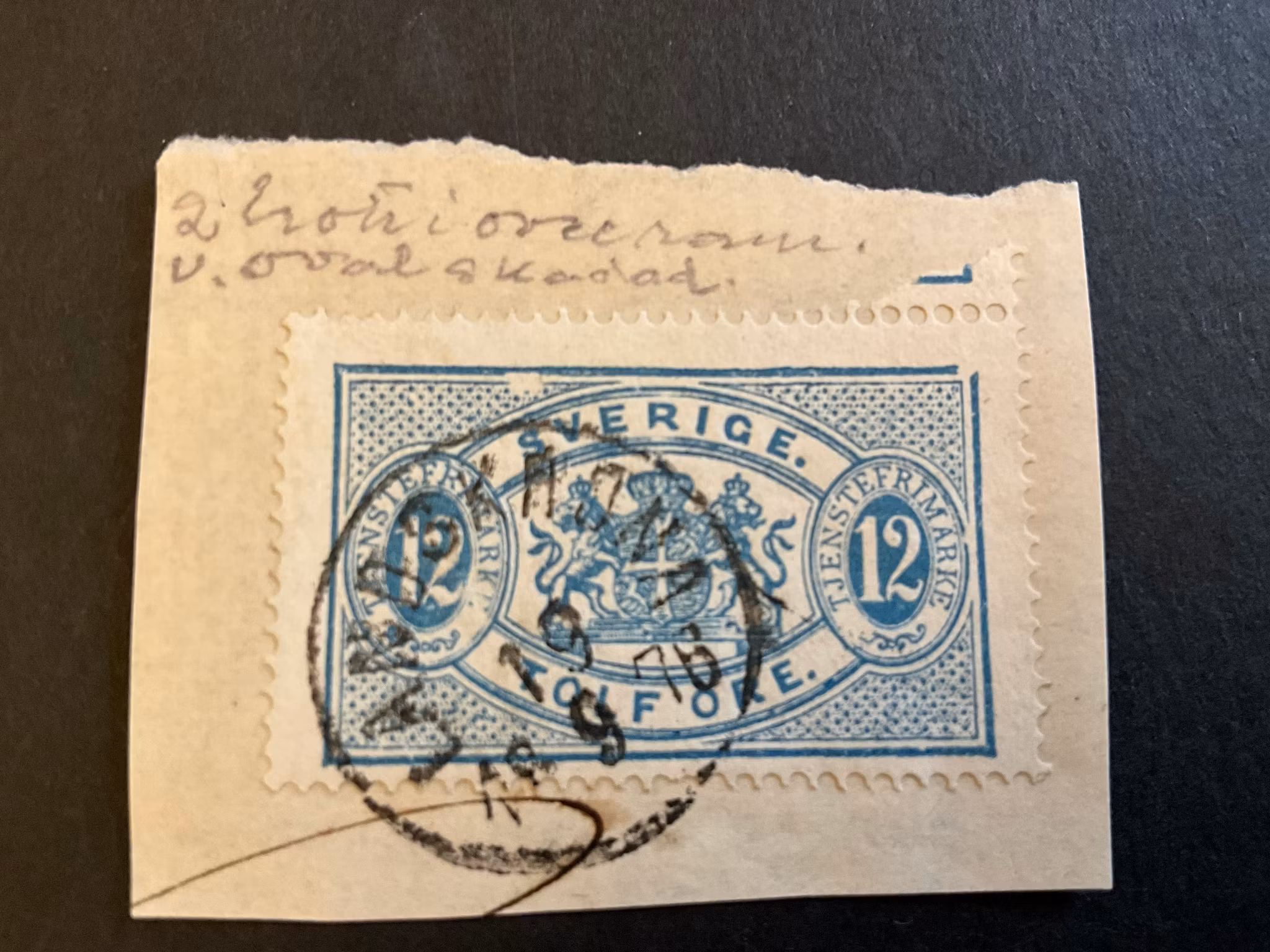 Tjänstefrimärke TJ 5 stämplat på klipp med bott i övre ram+skadad höger oval