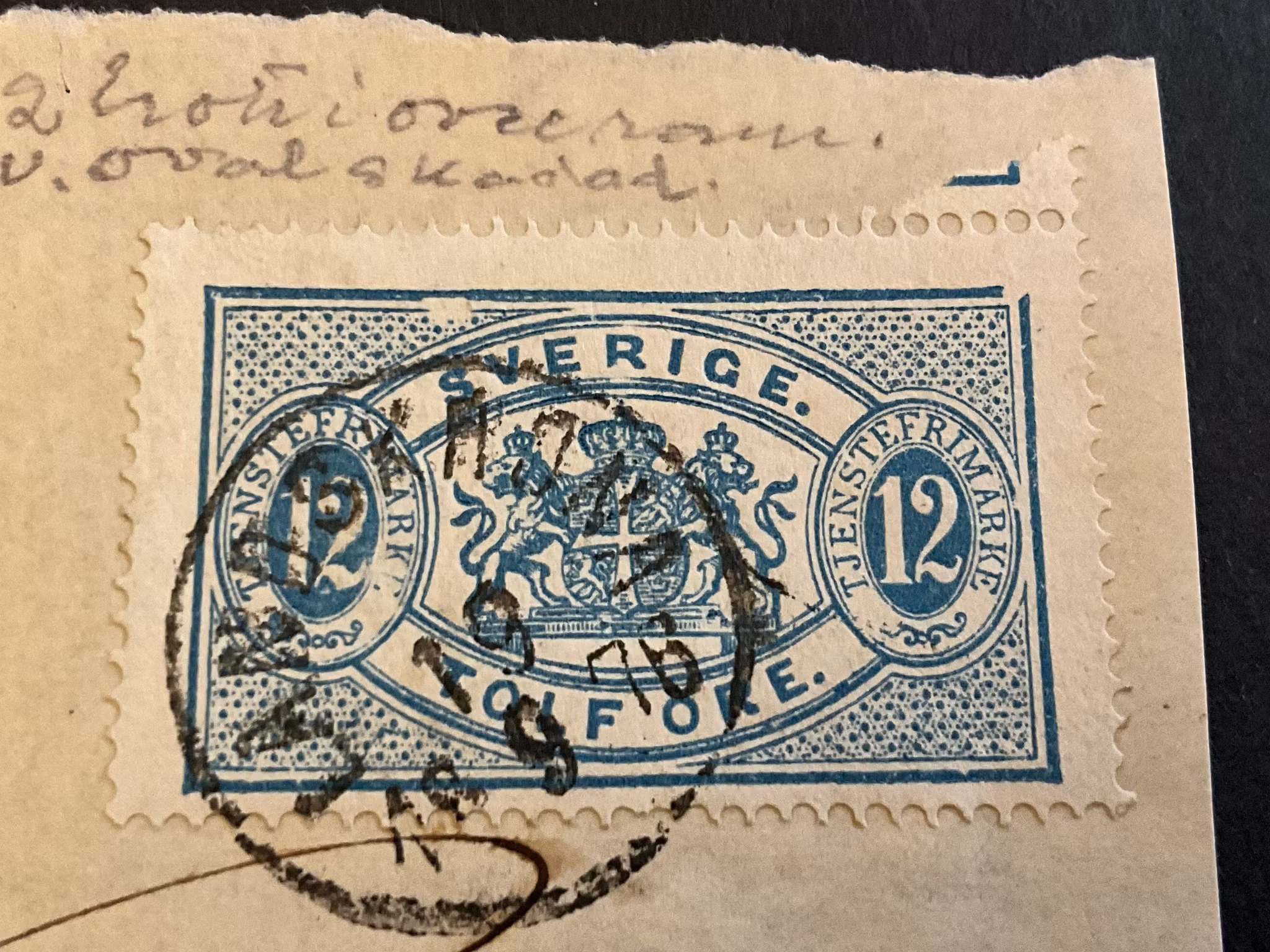 Tjänstefrimärke TJ 5 stämplat på klipp med bott i övre ram+skadad höger oval