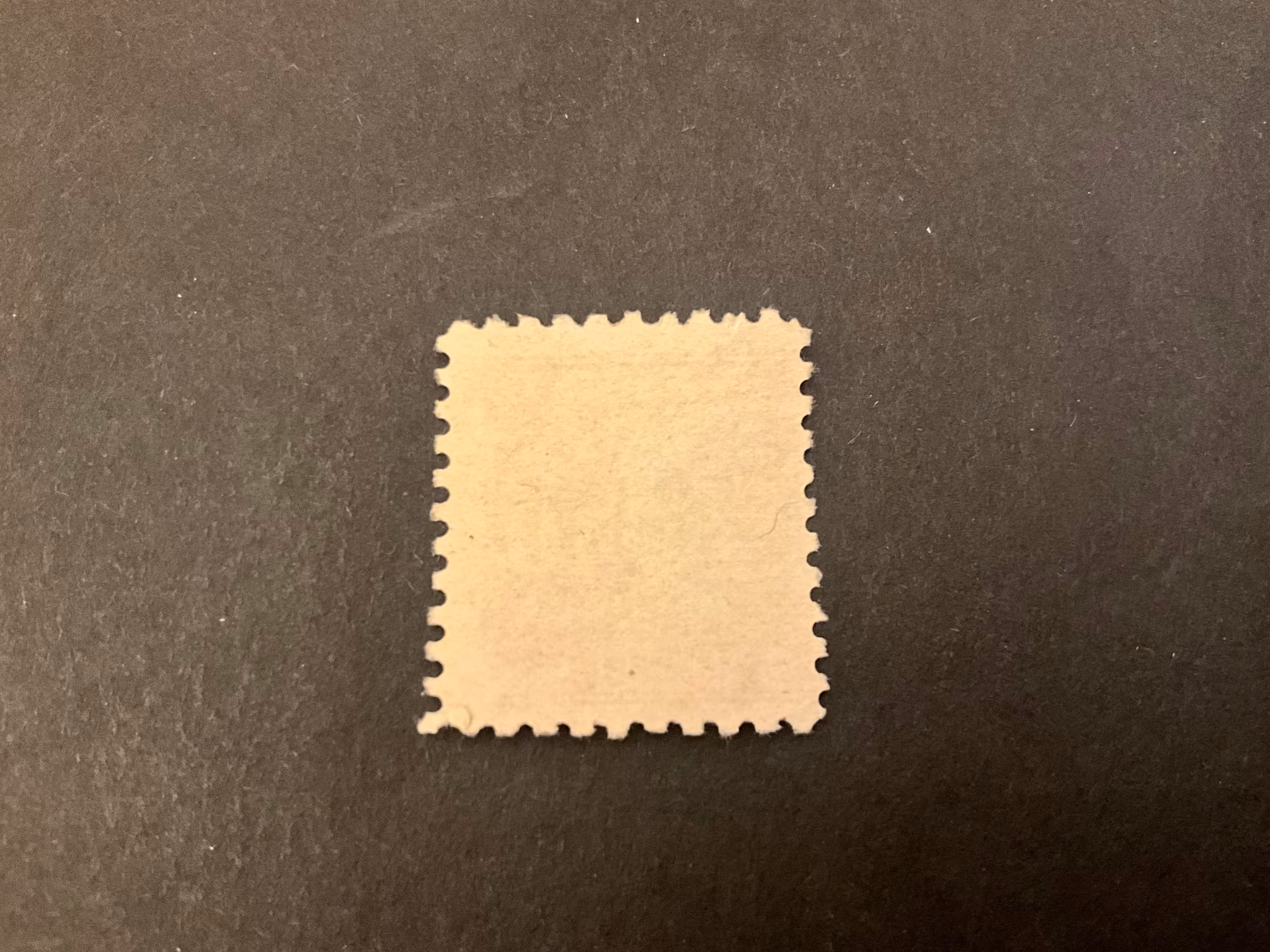 Gustaf V en face facit nr 149 C med plåtsår ” punkt till vänster om I ” i Sverige