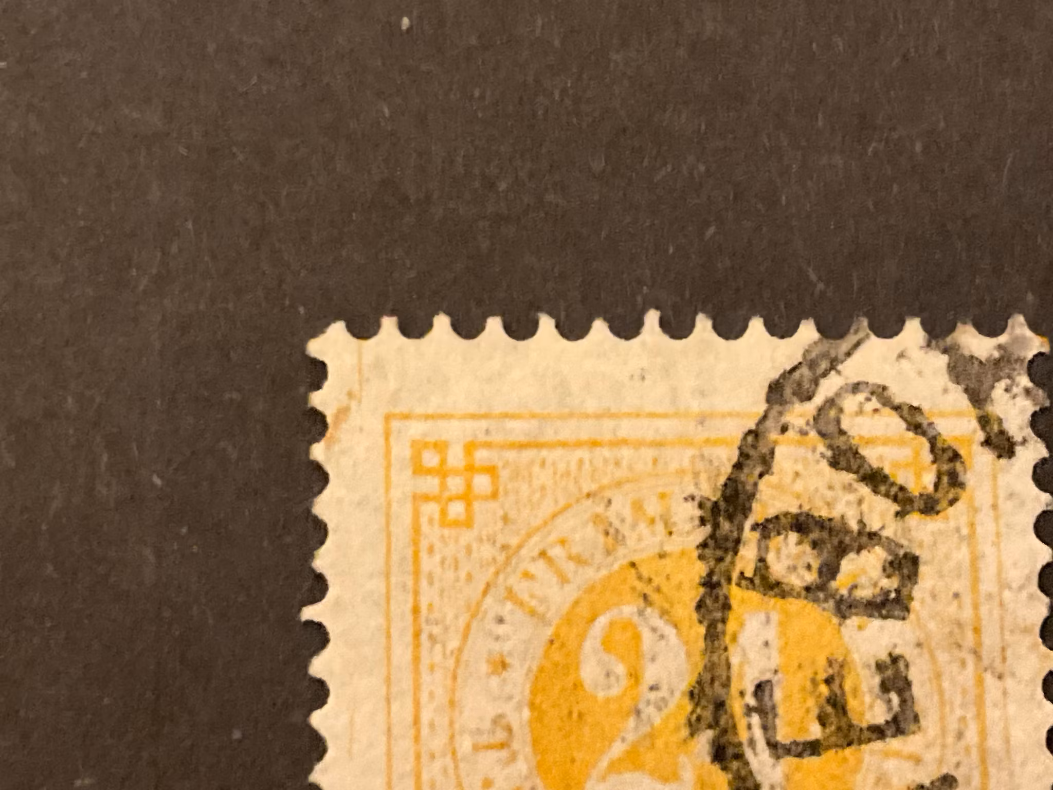 Ringtyp facit nr 34 stämplat med färglinje i vänster marginal