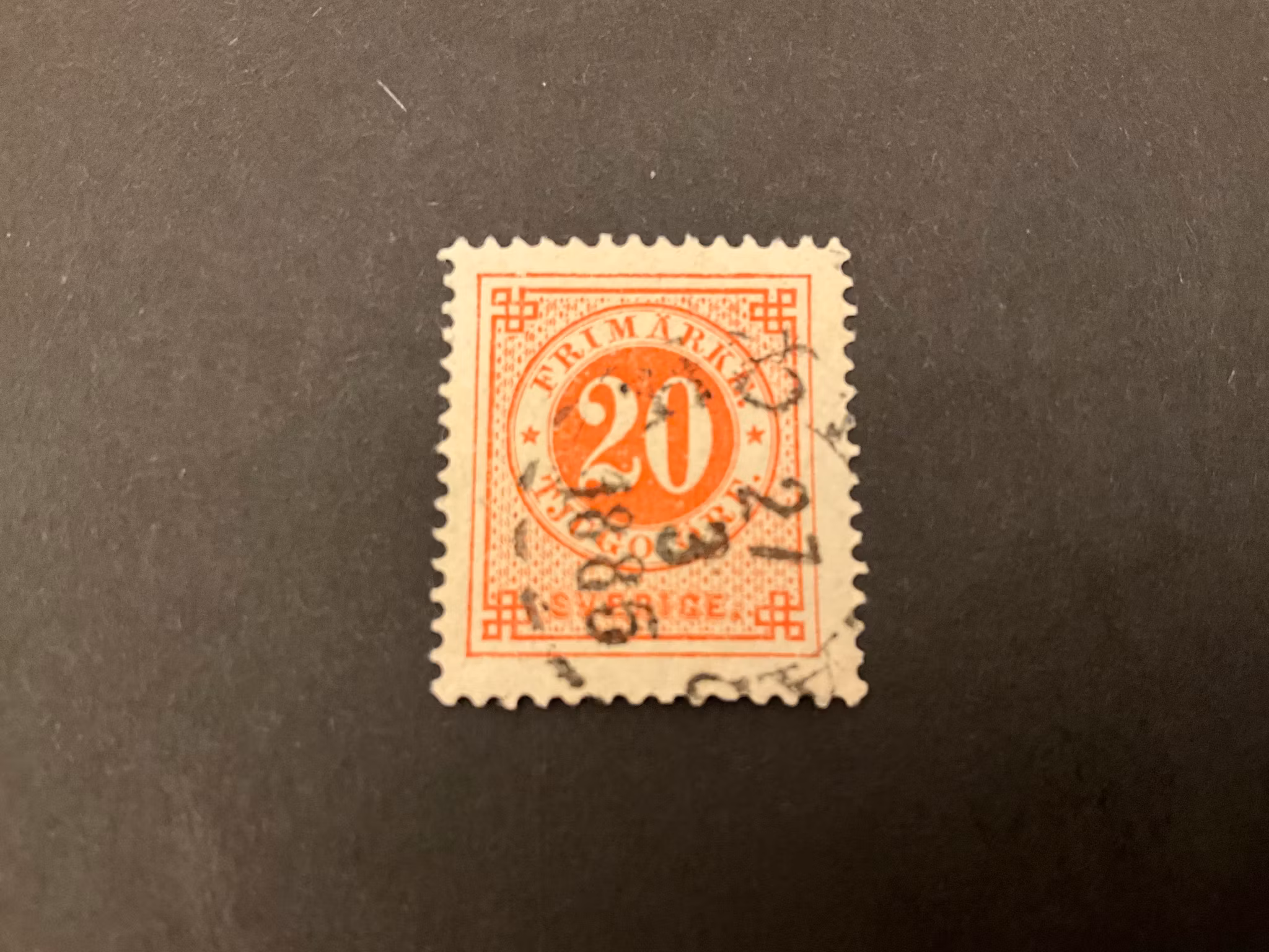 Ringtyp facit 33 med bruten översta ytterram