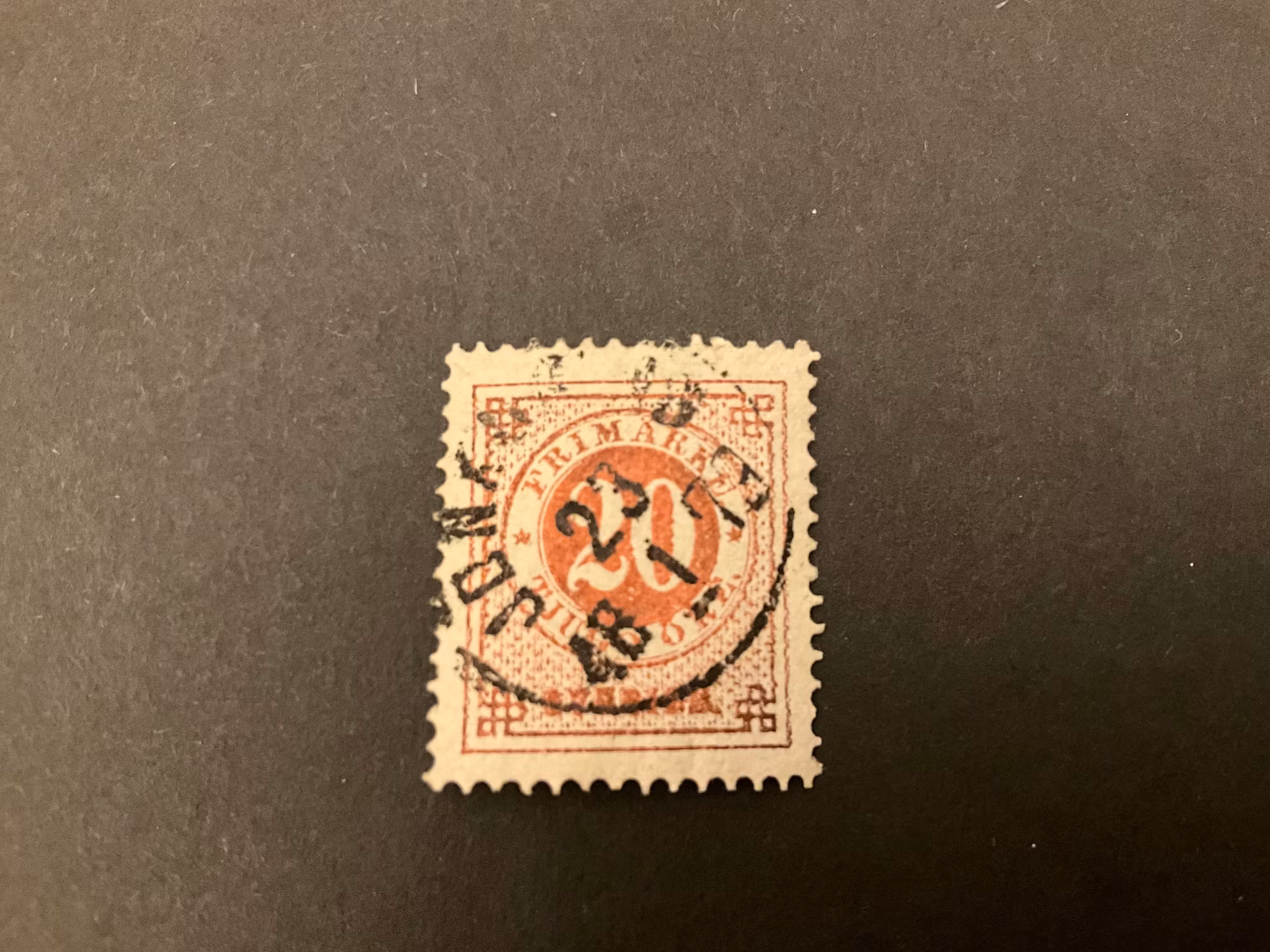 Ringtyp T 13 facit 33 med vågig ytterram höger sida