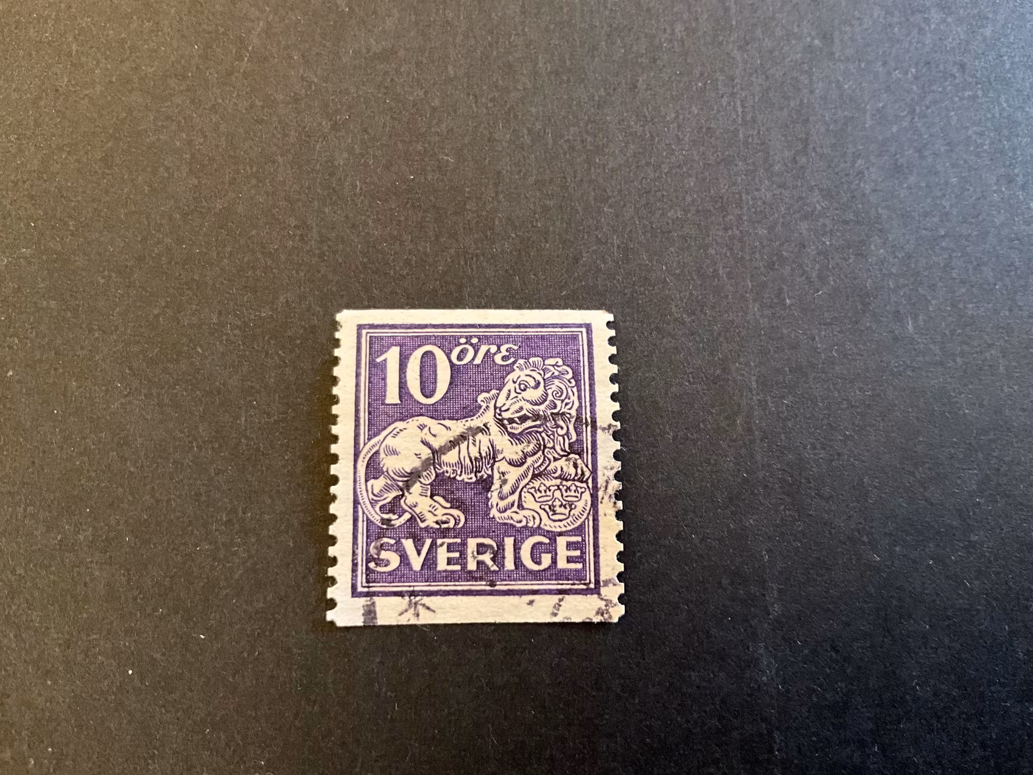 Stående lejon facit 146 E stämplat märke