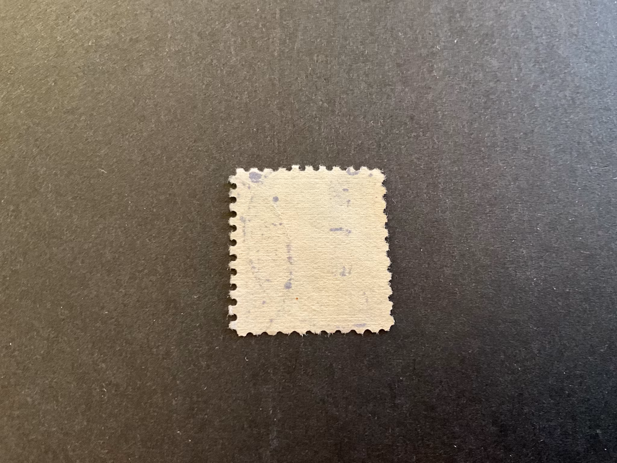 Stående lejon facit 143 C med lödskarvslinje