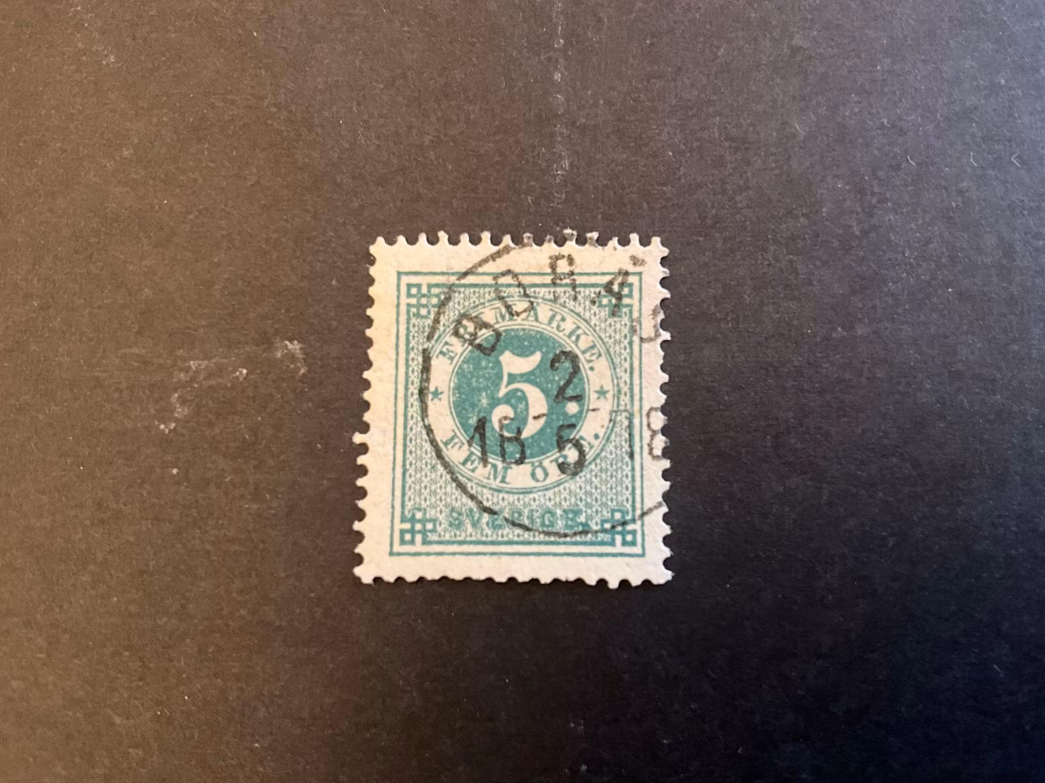 Rigtyp T 13 facit nr 30 stämplat med vit fläck till höger om 5:an