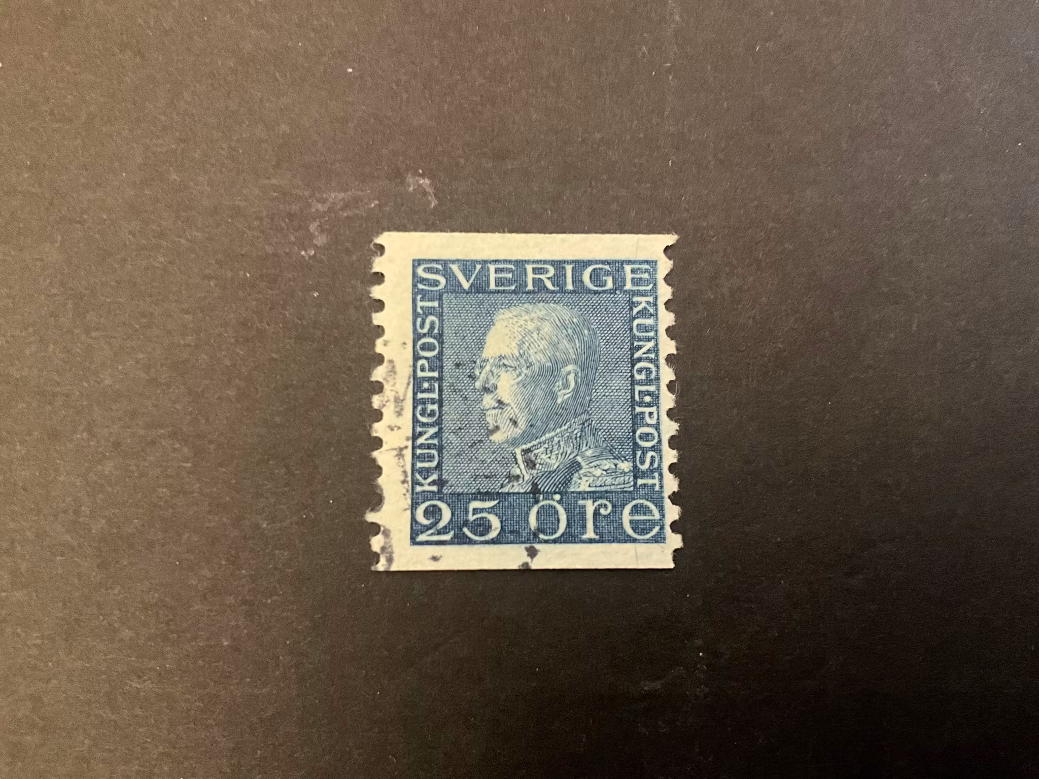 Gustaf V facit 183 med plåtsprickor stämplat märke