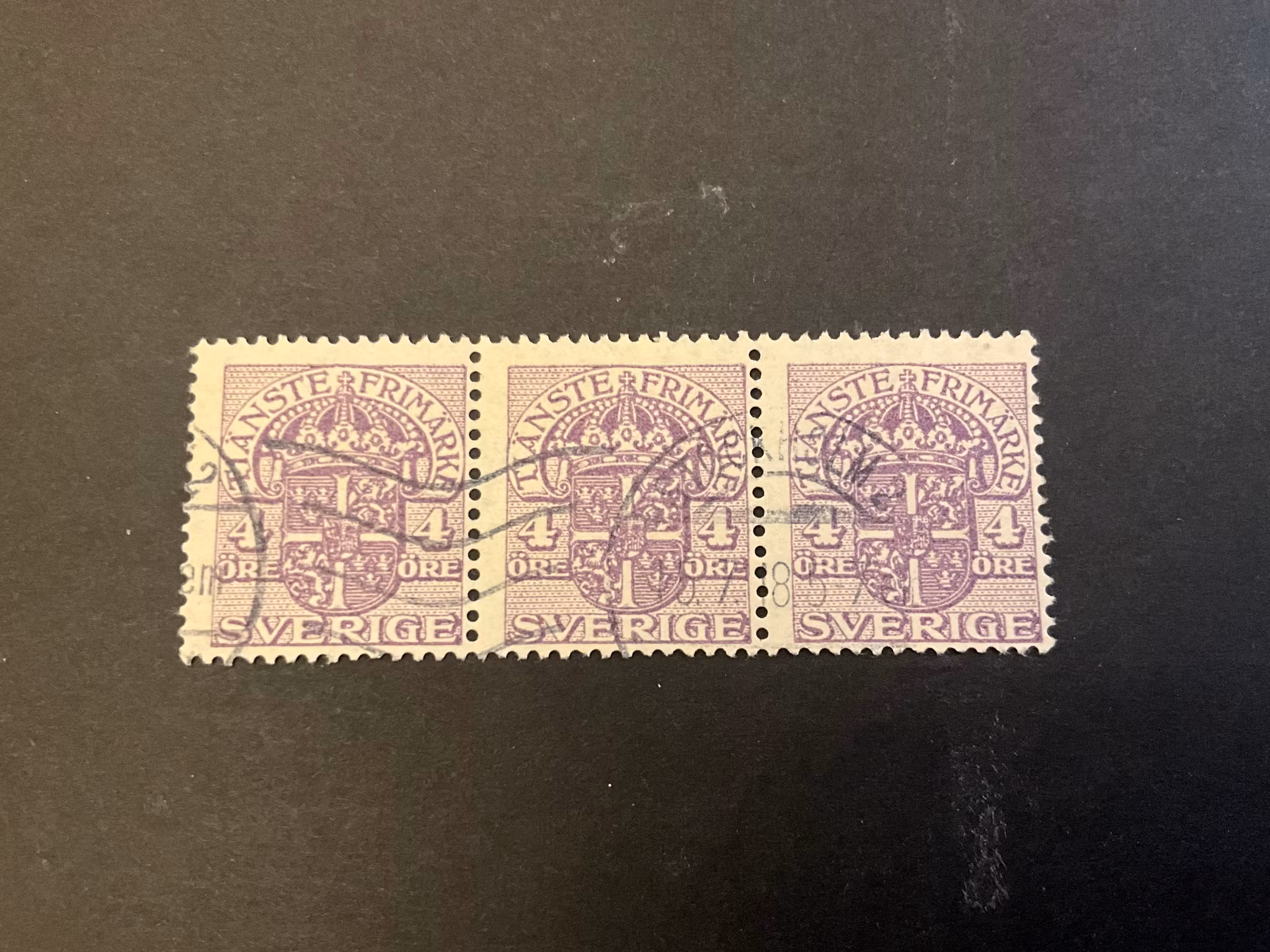 Tjänstefrimärke facit TJ 43 cc stämplat 3-strip