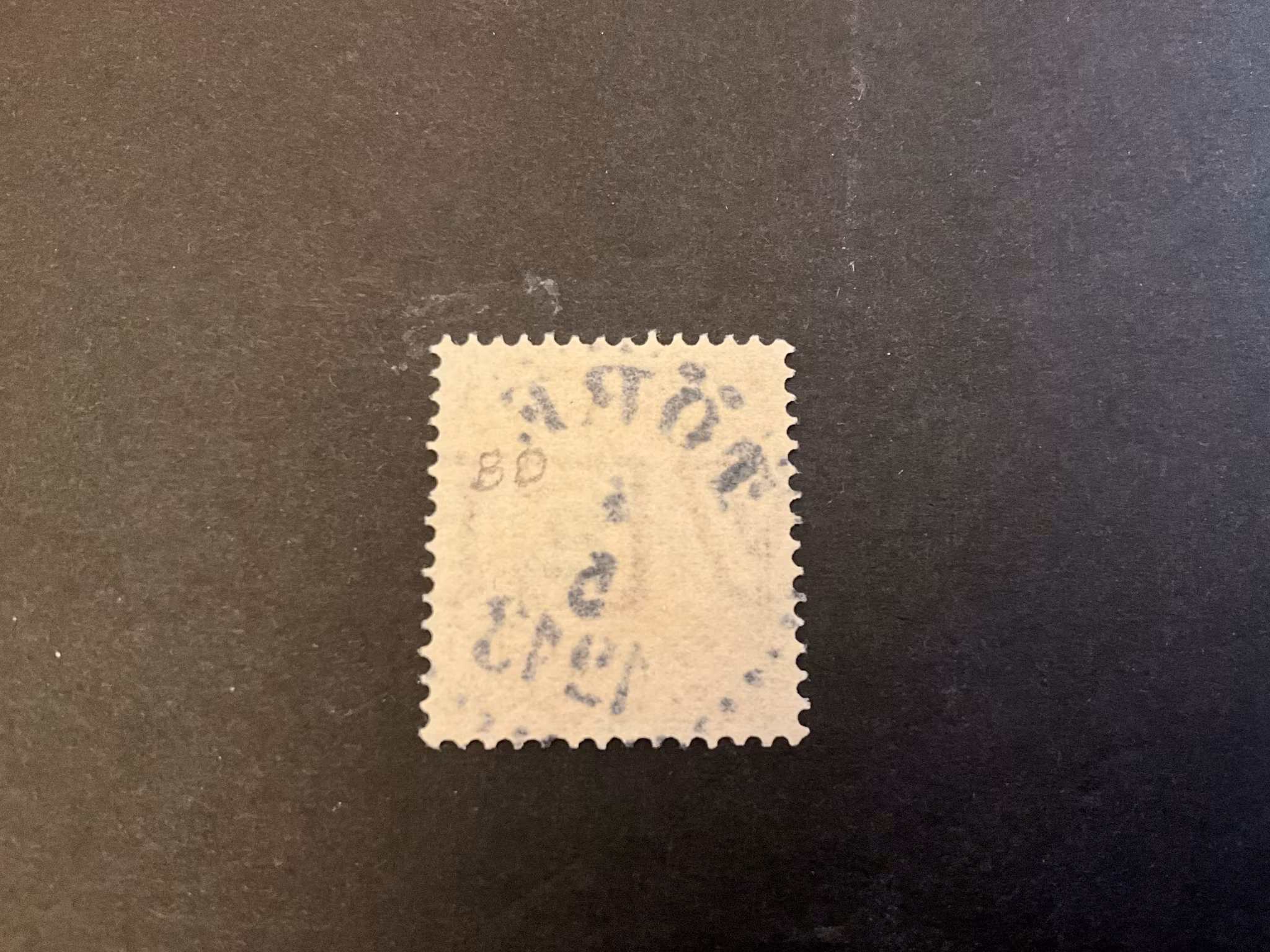 Gustaf V i medaljong facit 82 praktstämplat TÖRE