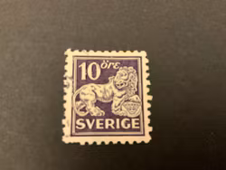 Stående lejon facit 146 C med ett antal plåtsår