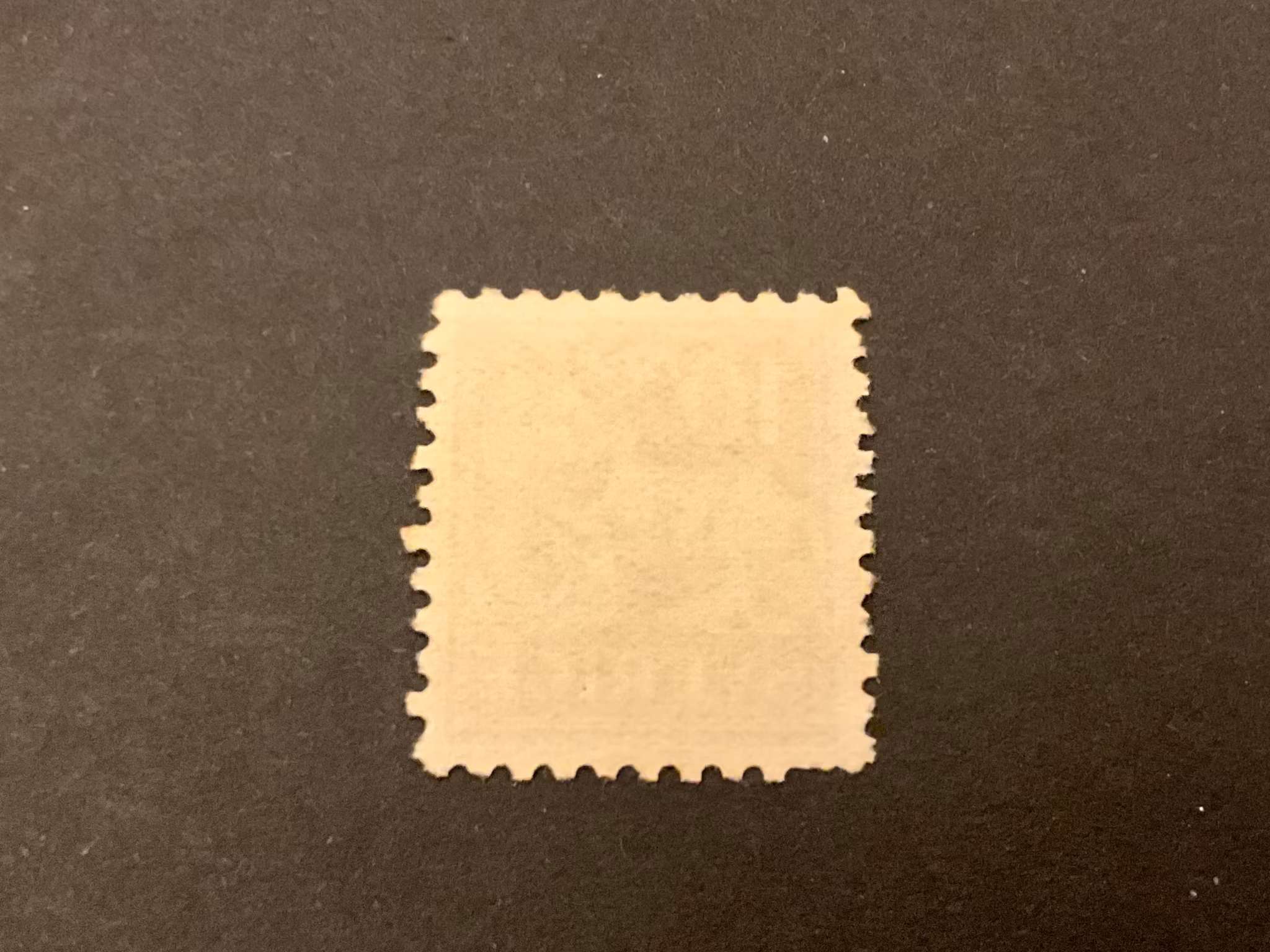 Stående lejon facit 146 C med ett antal plåtsår